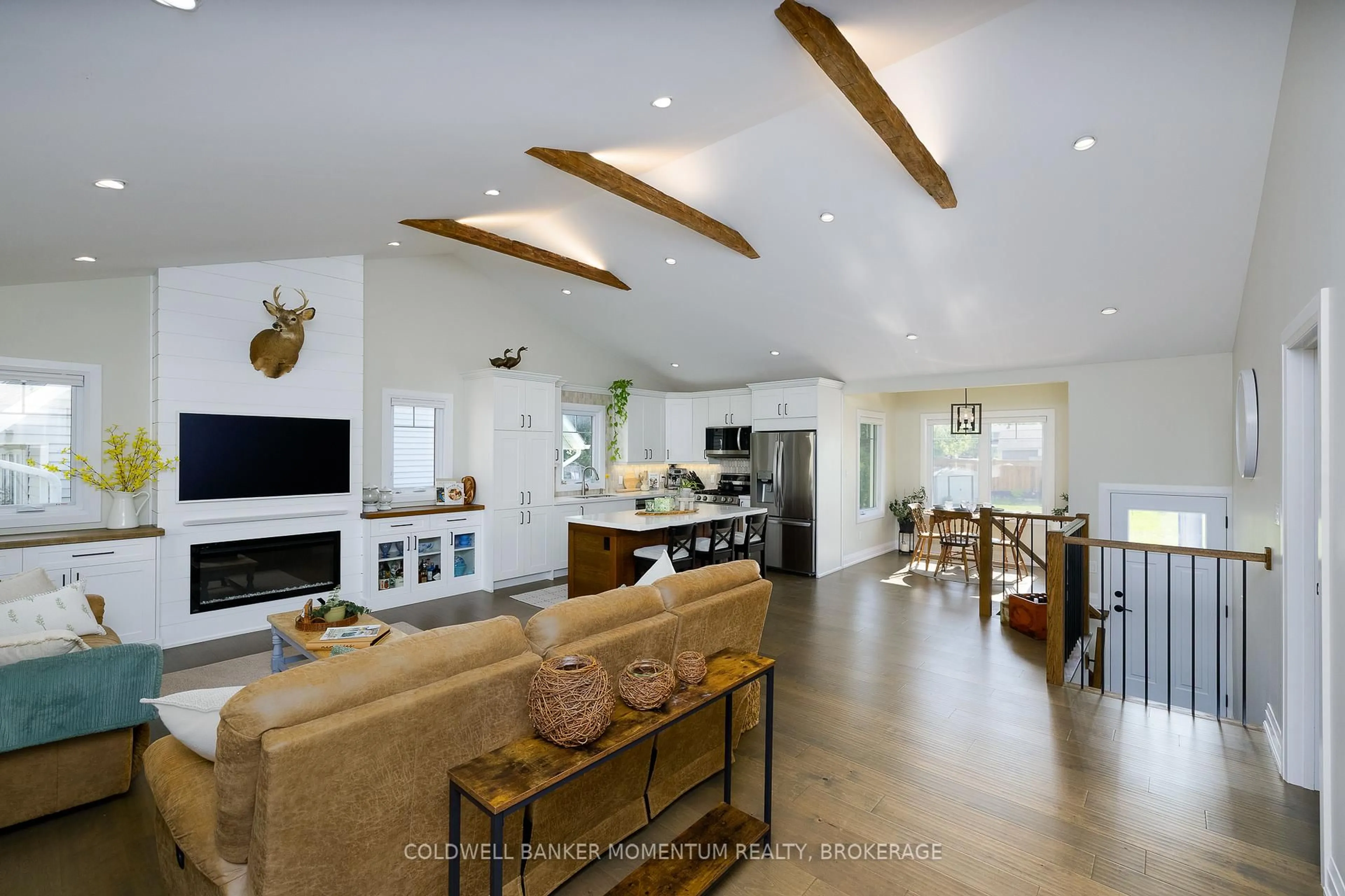 Open concept kitchen, wood/laminate floor for 4155 Mountain St, Lincoln Ontario L0R 1B7