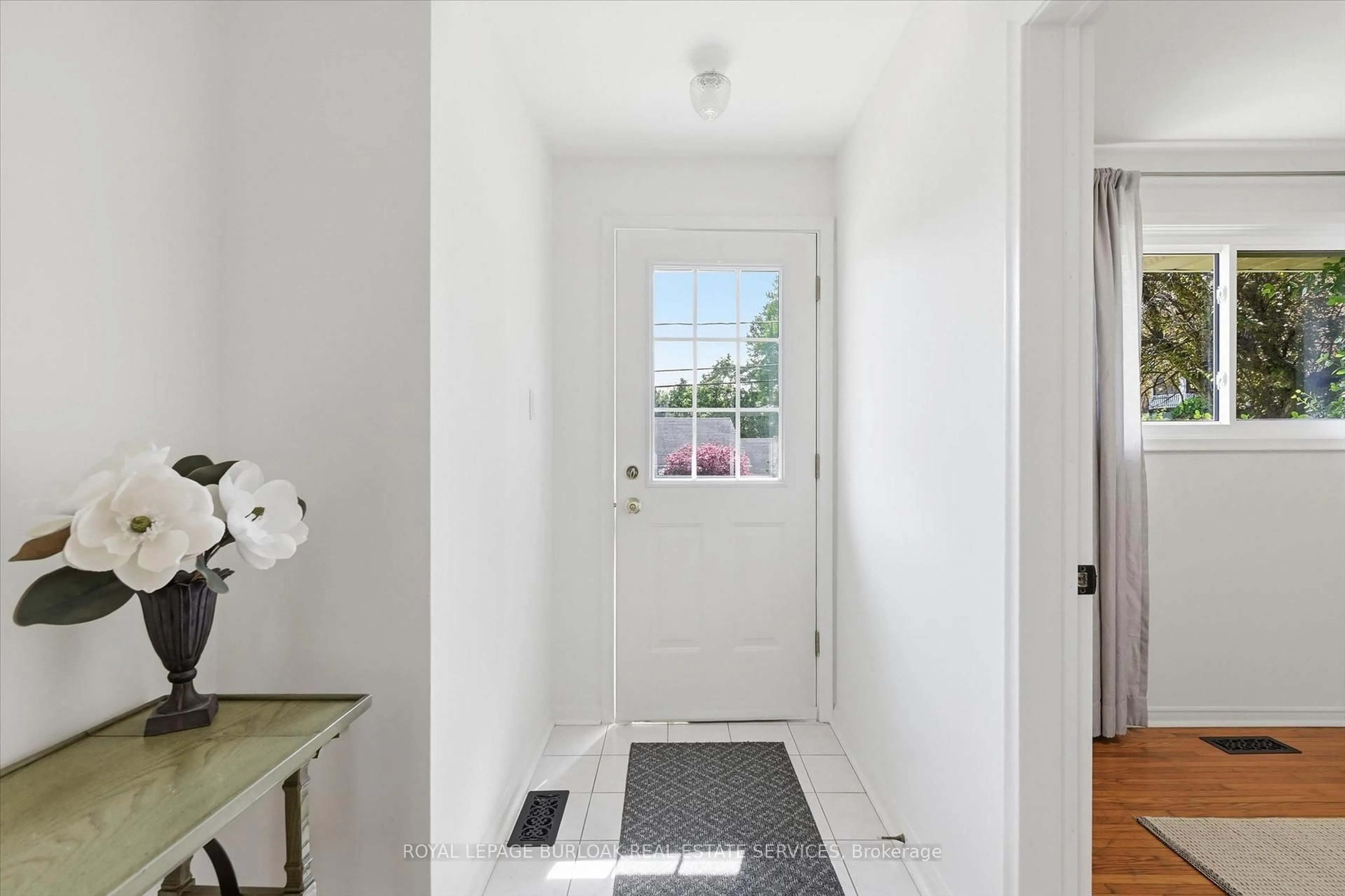 Indoor entryway for 75 Flamboro St, Hamilton Ontario L0R 2H0