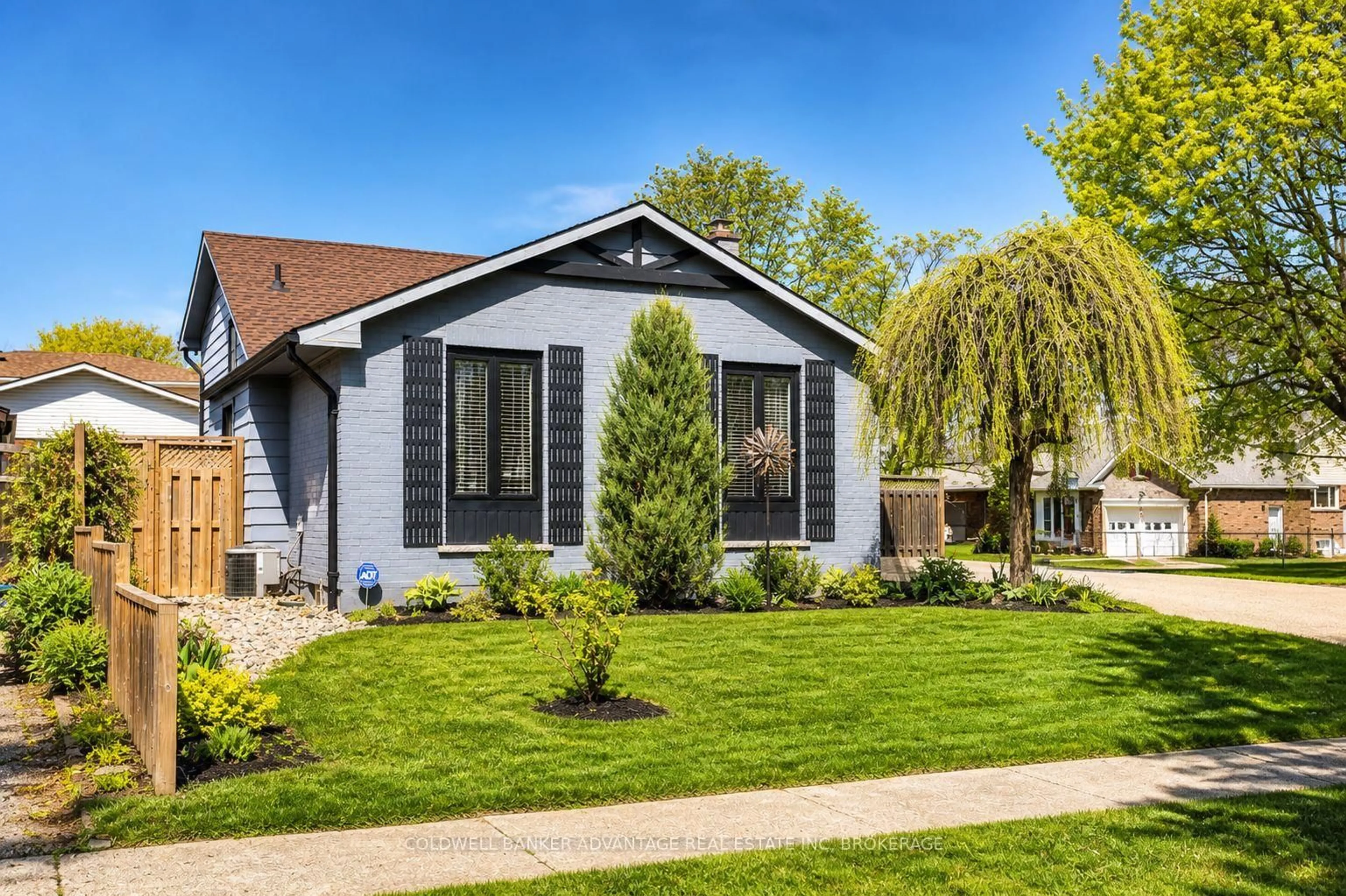 Home with vinyl exterior material, street for 29 Willcher Dr, St. Catharines Ontario L2M 6R2