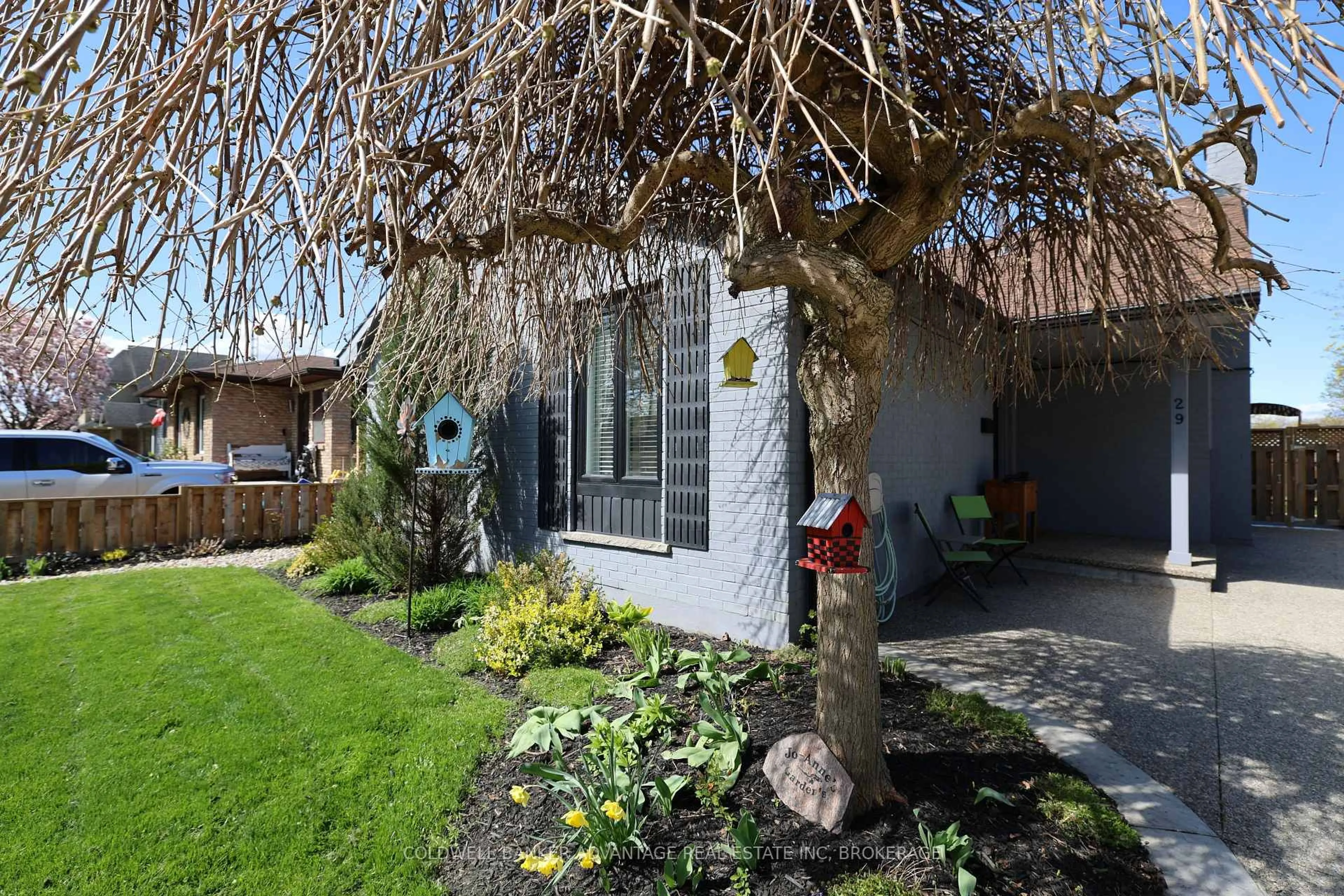 Patio, street for 29 Willcher Dr, St. Catharines Ontario L2M 6R2