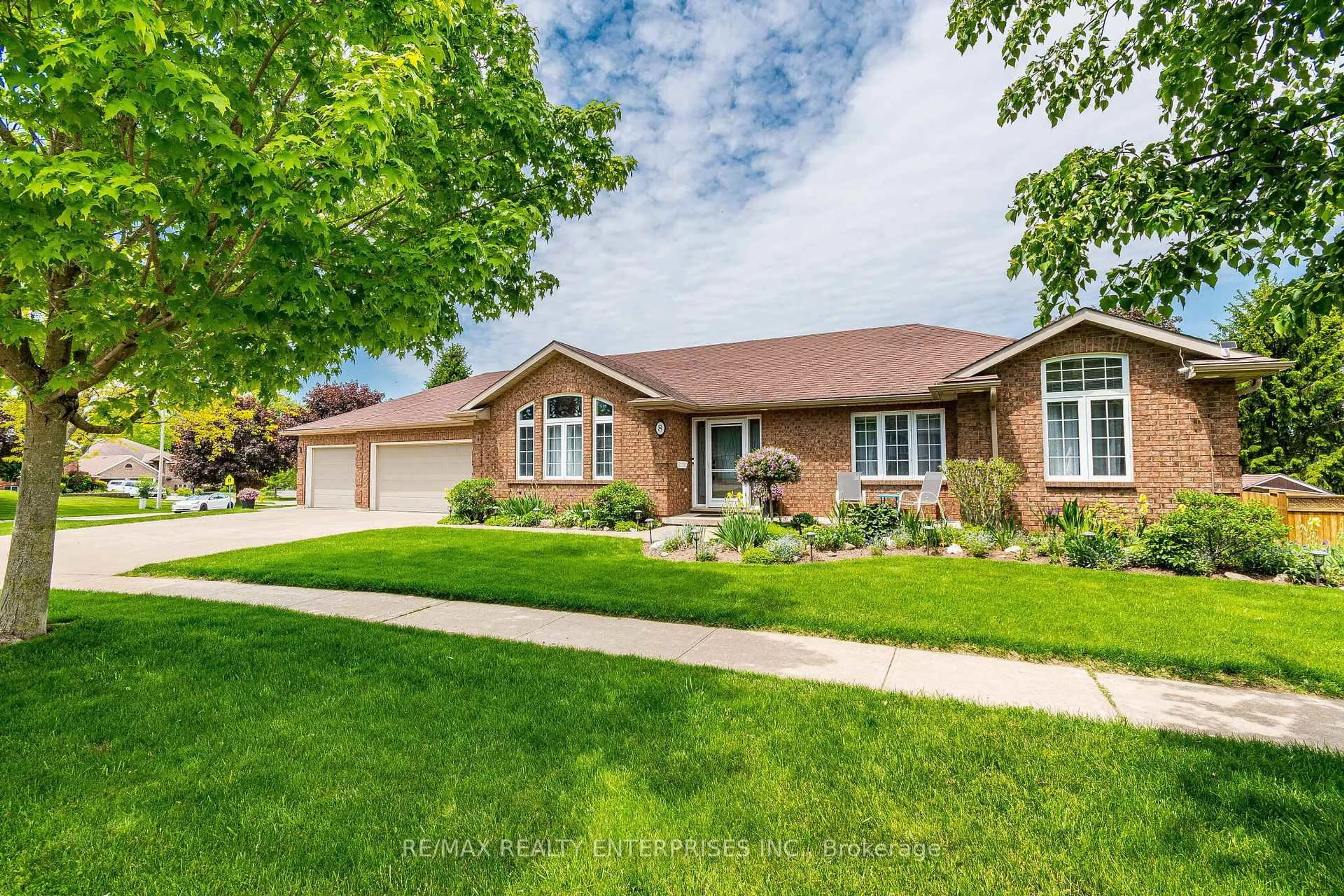 Home with brick exterior material, street for 8 CHERRY RIDGE Blvd, Pelham Ontario L0S 1C0