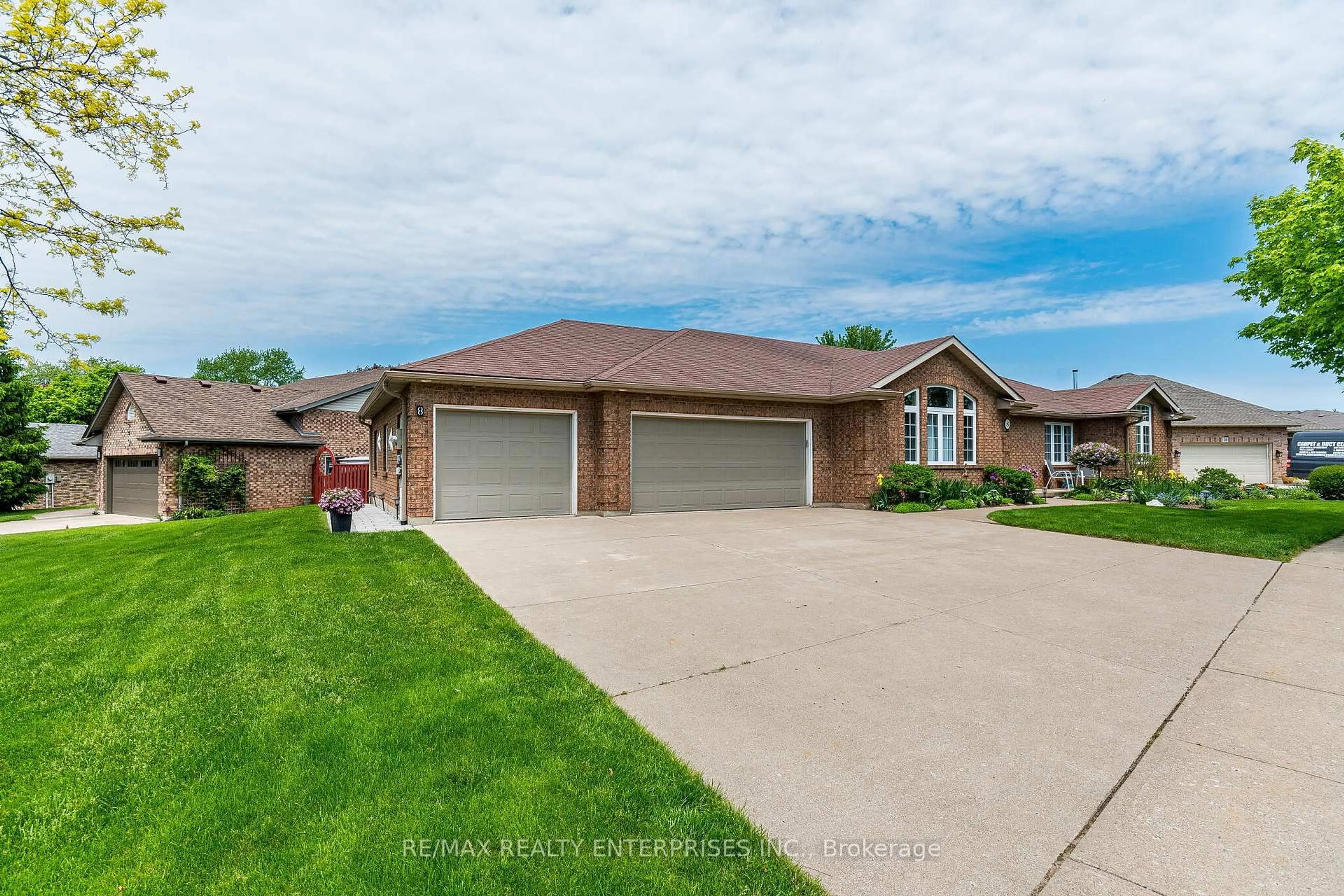 Home with brick exterior material, street for 8 CHERRY RIDGE Blvd, Pelham Ontario L0S 1C0