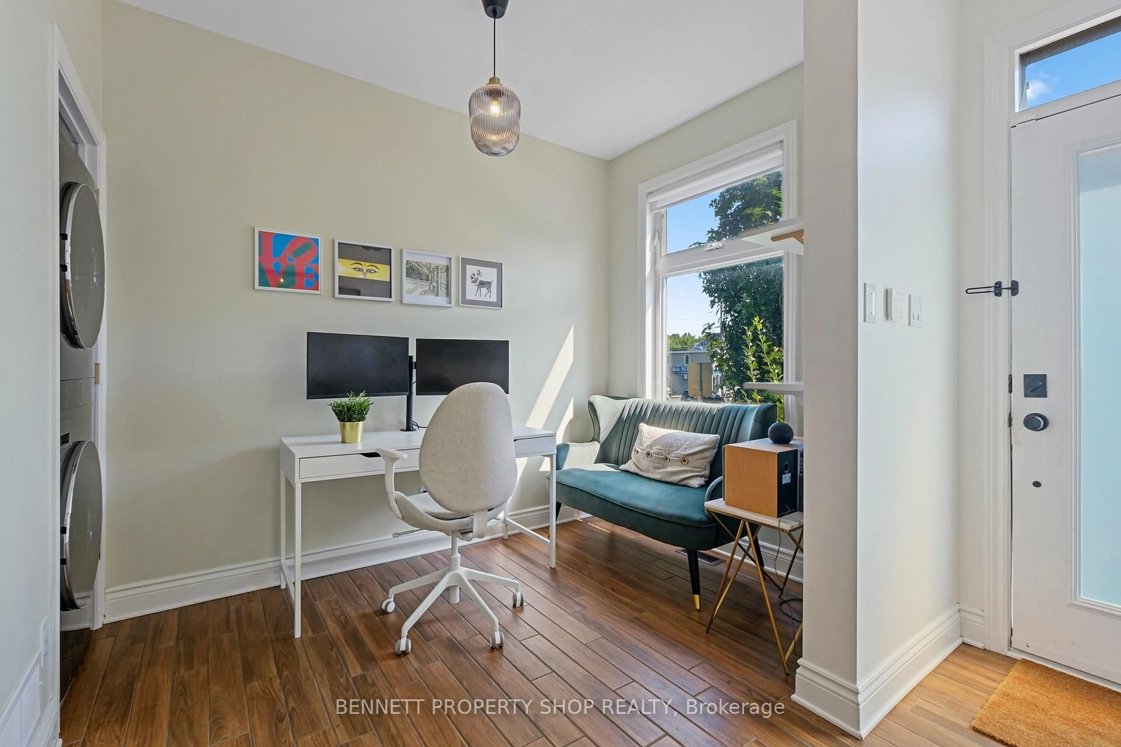 A pic of a room for 288 Cambridge St, Ottawa Ontario K1R 0B4