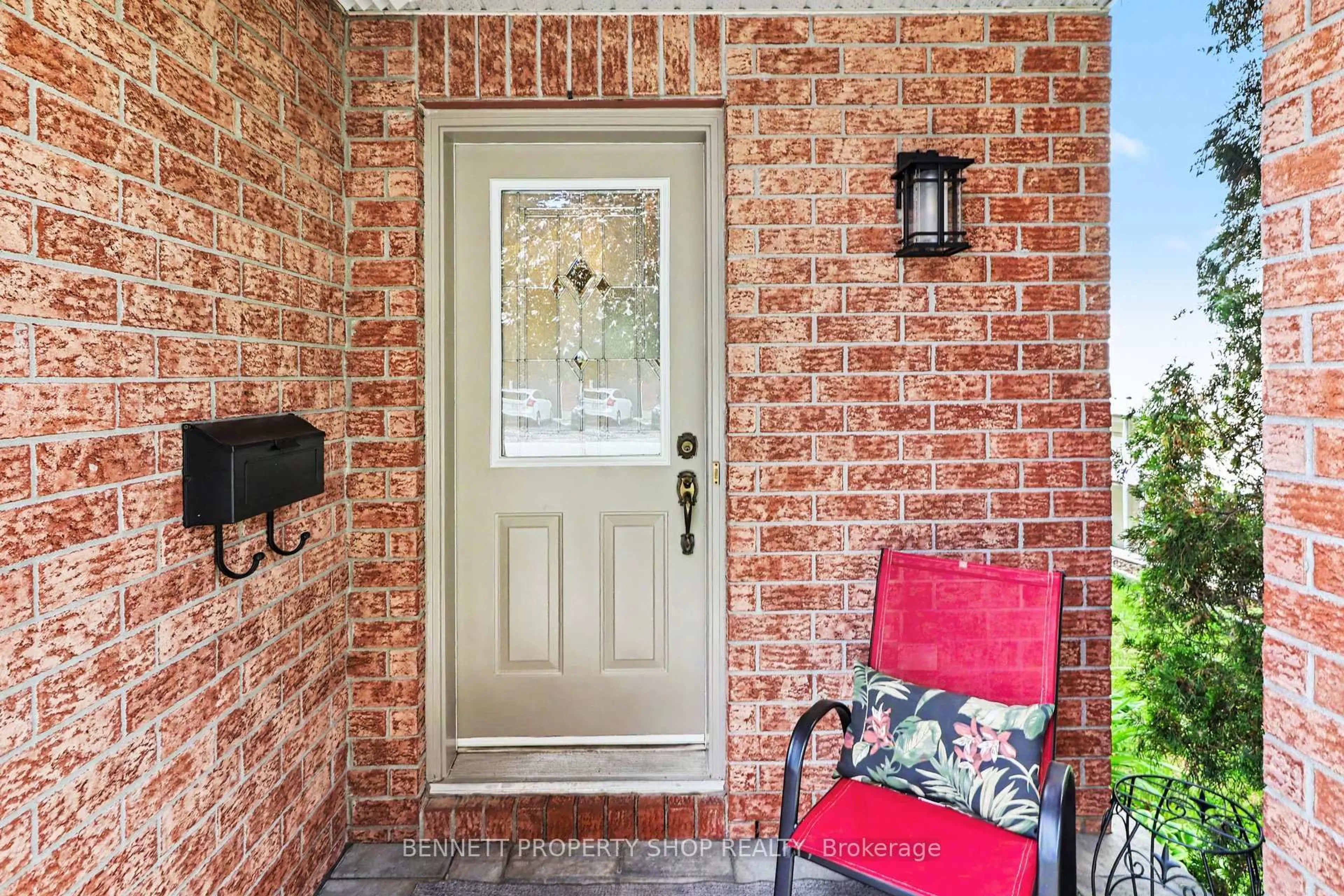Indoor entryway for 909 Goose River Ave, Ottawa Ontario K1V 1T6