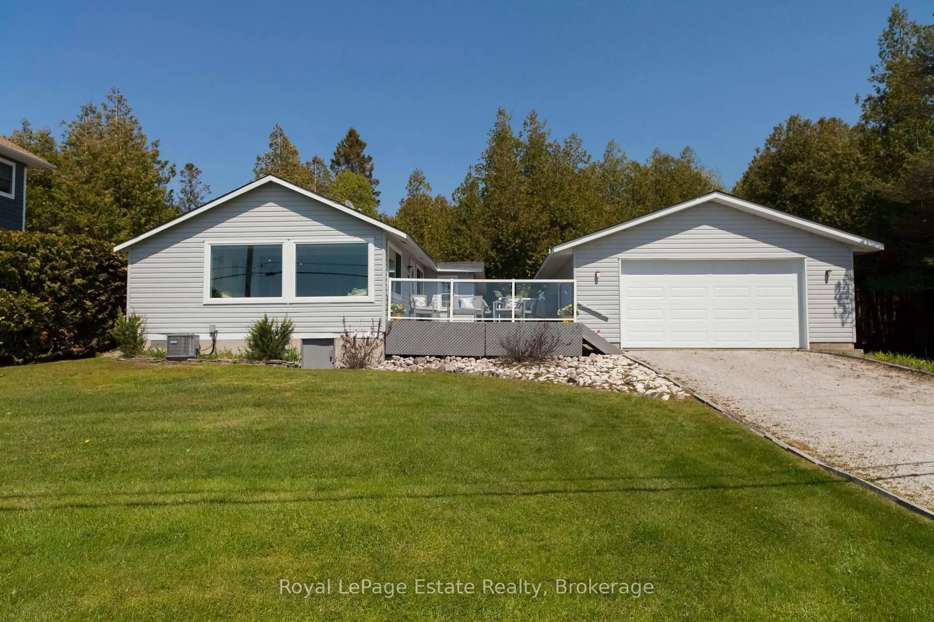 Home with vinyl exterior material, water/lake/river/ocean view for 1021 Lakeshore Blvd, South Bruce Peninsula Ontario N0H 2G0