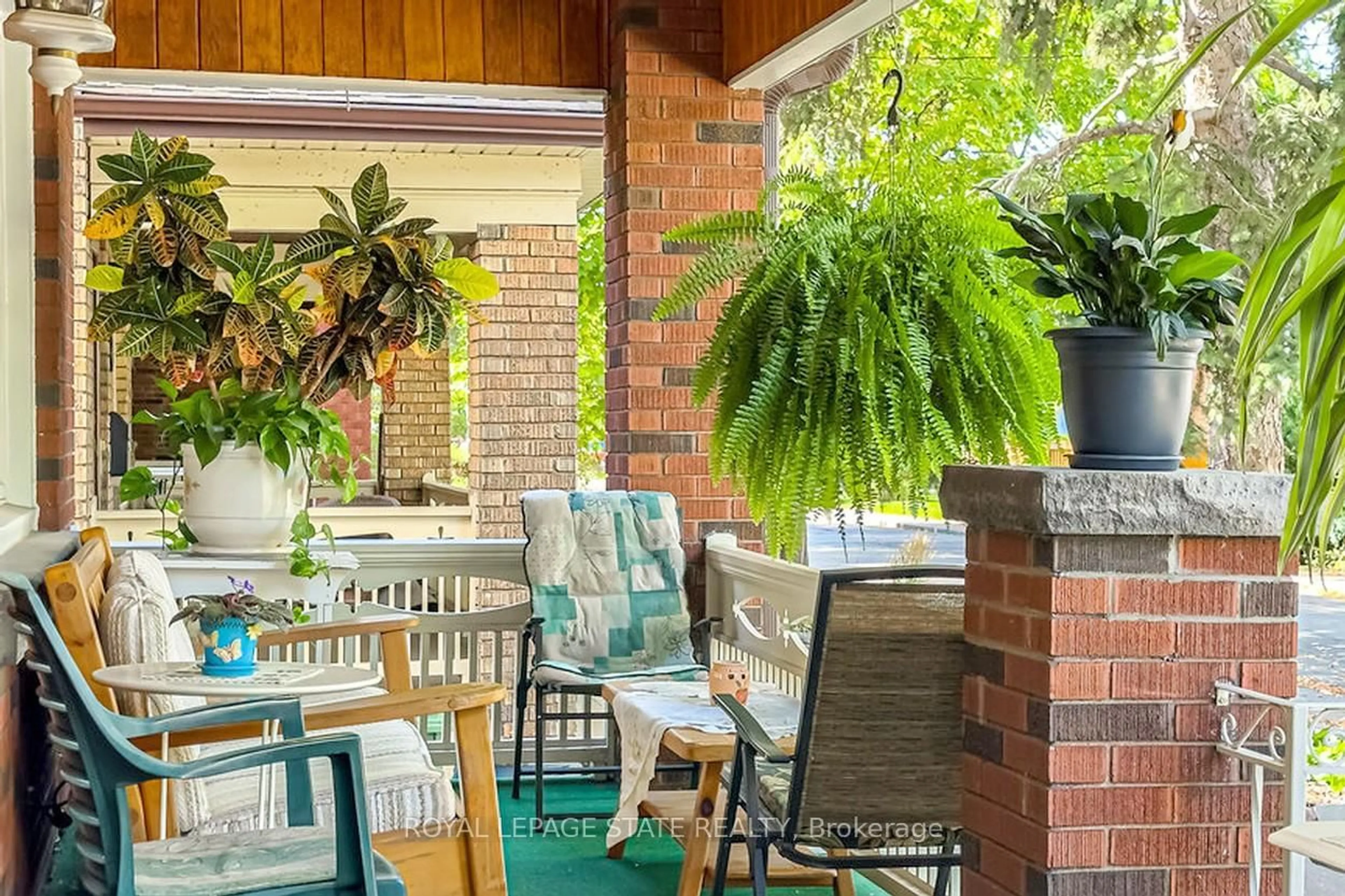 Patio, street for 73 Barclay St, Hamilton Ontario L8S 1P3