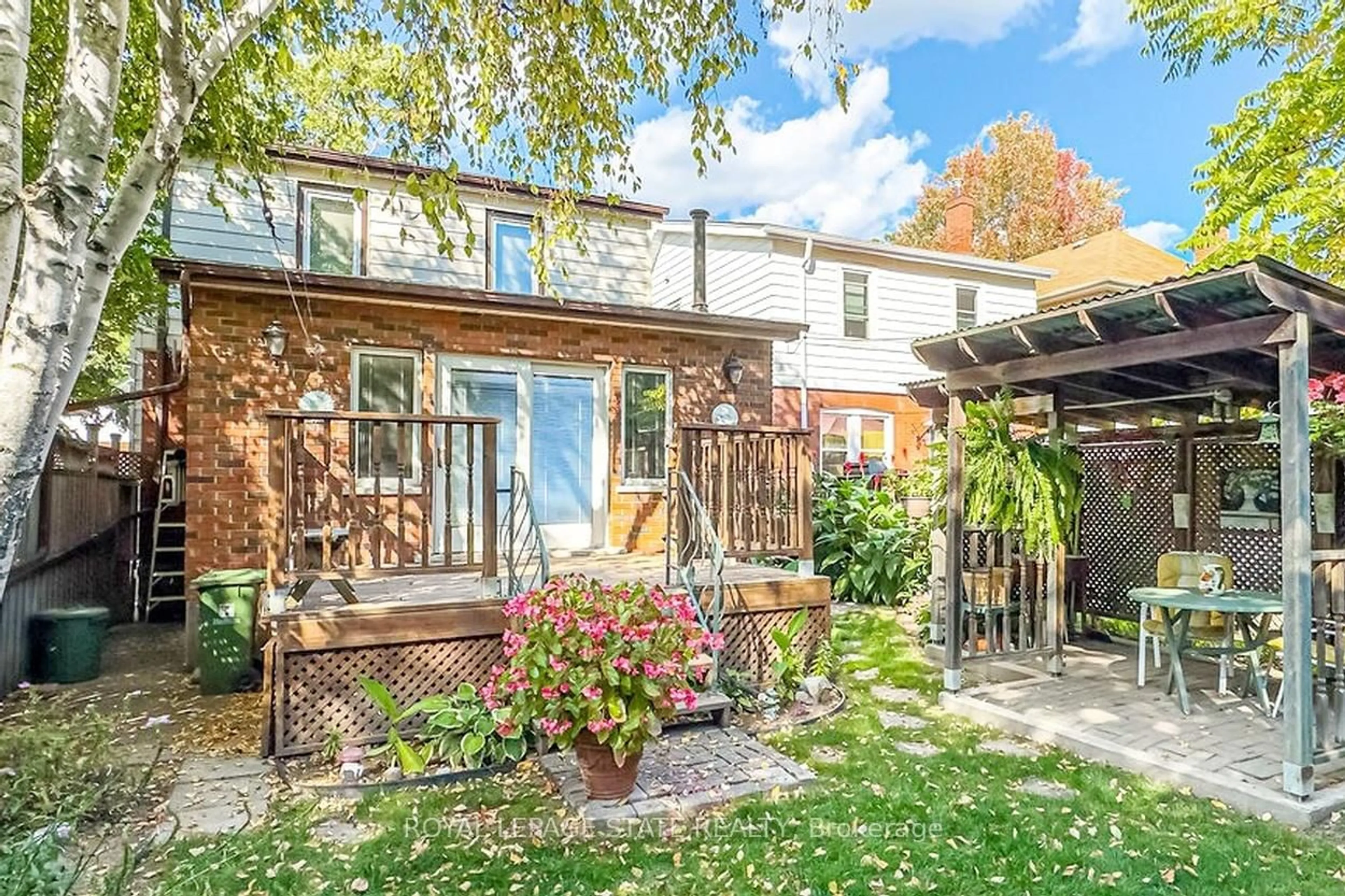 Patio, street for 73 Barclay St, Hamilton Ontario L8S 1P3