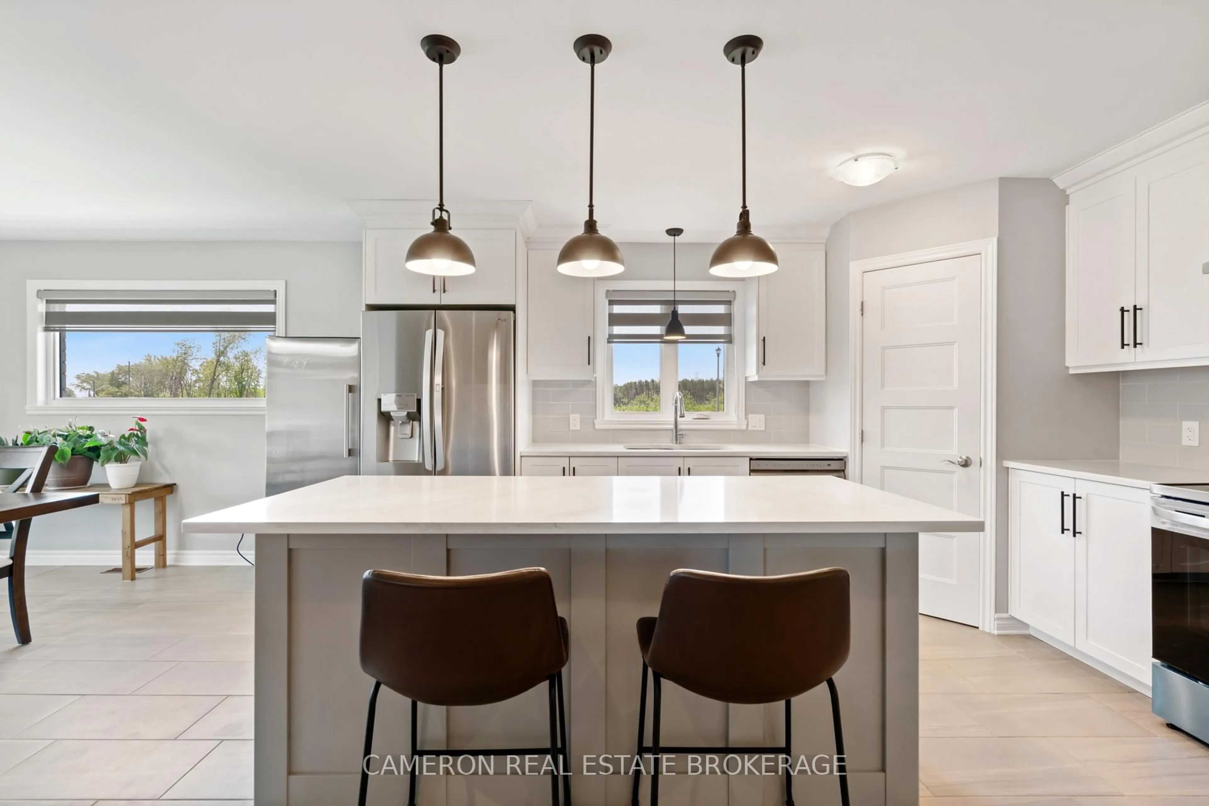 Open concept kitchen, ceramic/tile floor for 1640 Oxbridge Dr, Cornwall Ontario K6J 0B8