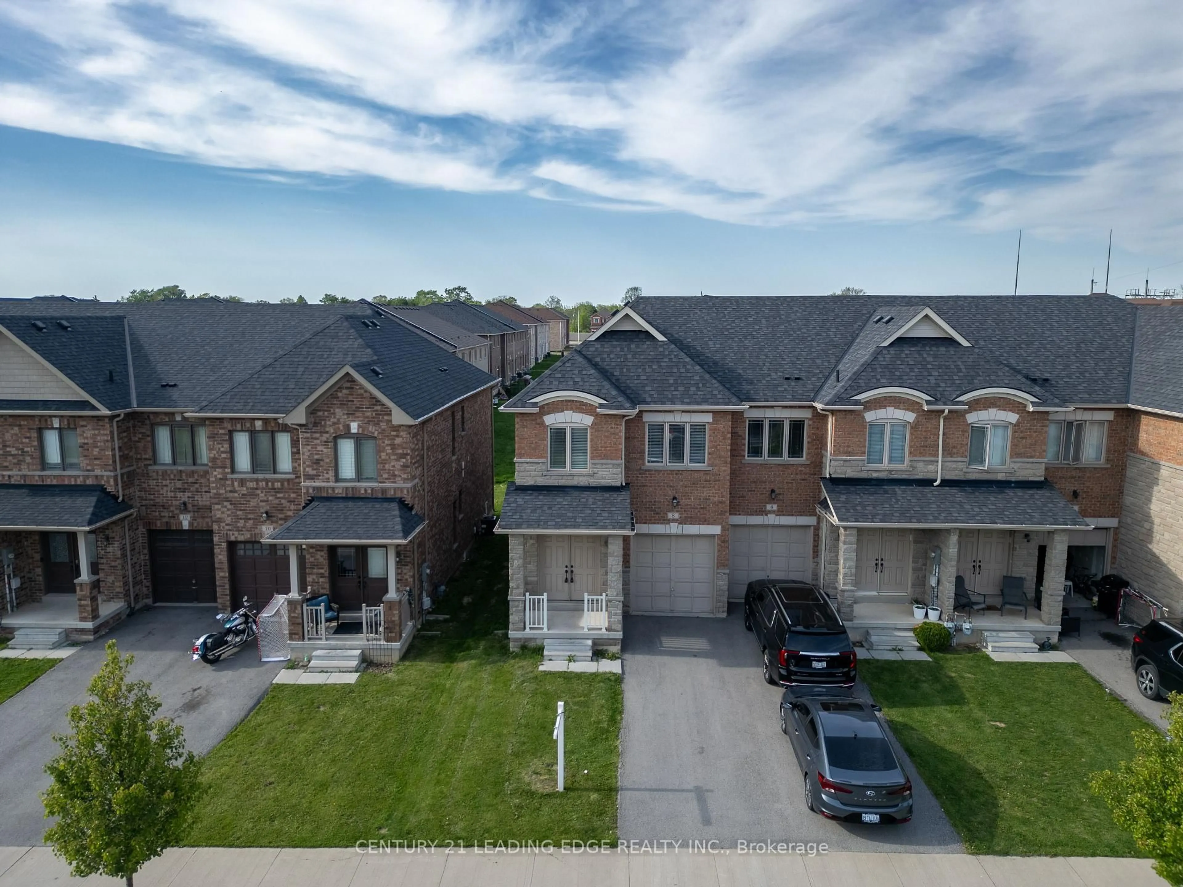 A pic from outside/outdoor area/front of a property/back of a property/a pic from drone, street for 8 Bruton St, Thorold Ontario L2V 0J6