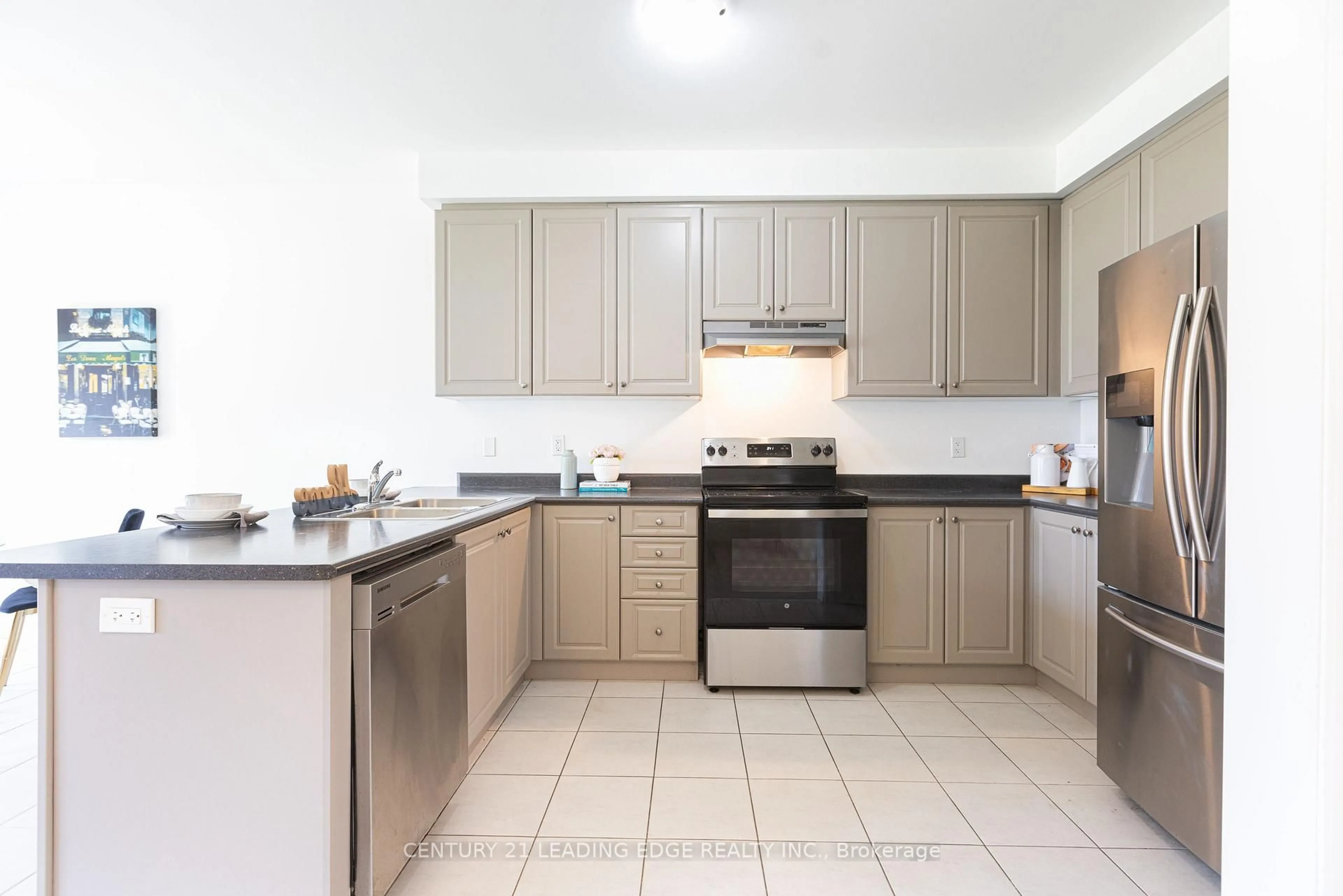 Standard kitchen, ceramic/tile floor for 8 Bruton St, Thorold Ontario L2V 0J6
