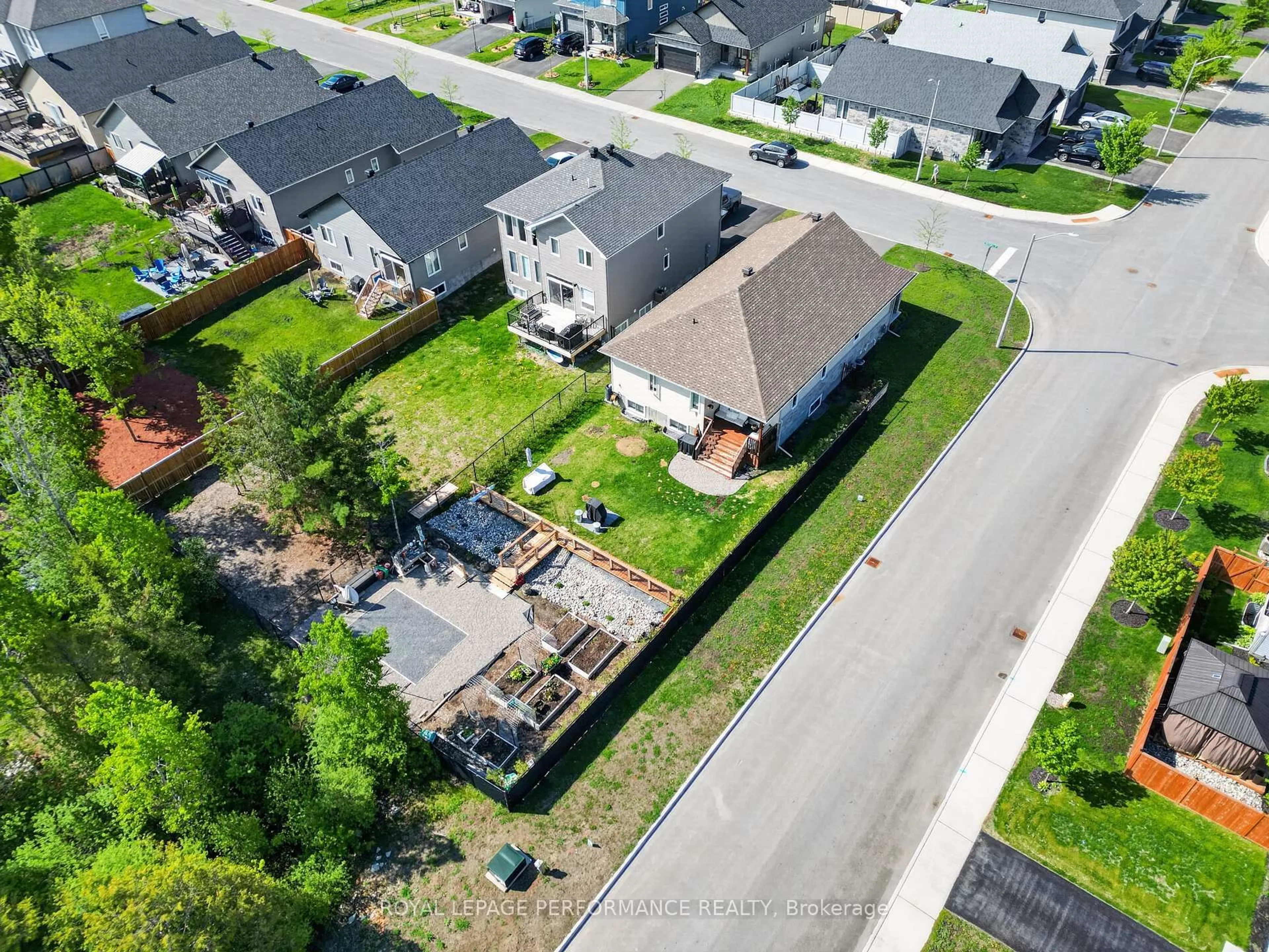 A pic from outside/outdoor area/front of a property/back of a property/a pic from drone, street for 669 Bracewell St, Almonte Ontario K0A 1A0