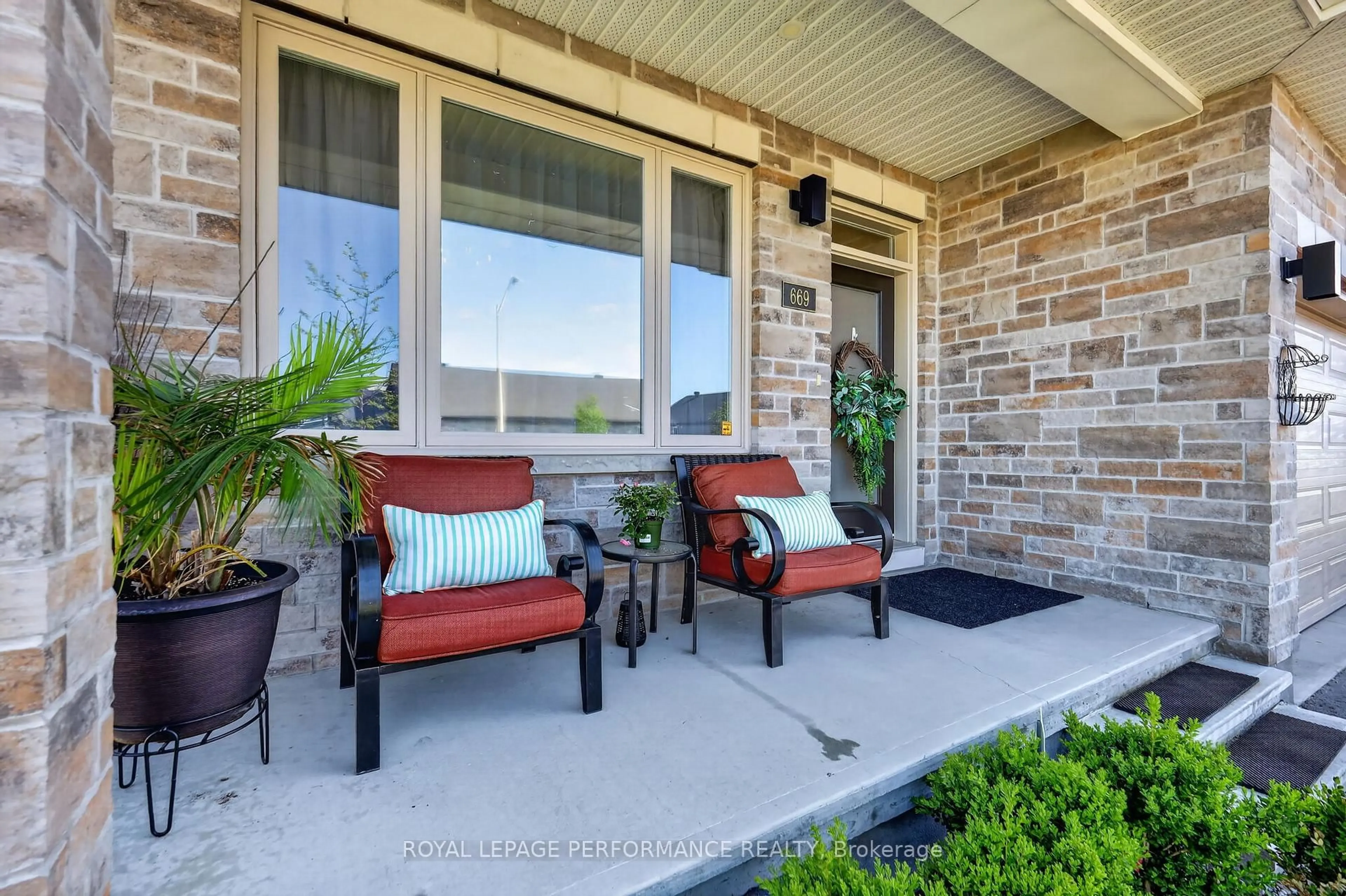 Patio, street for 669 Bracewell St, Almonte Ontario K0A 1A0