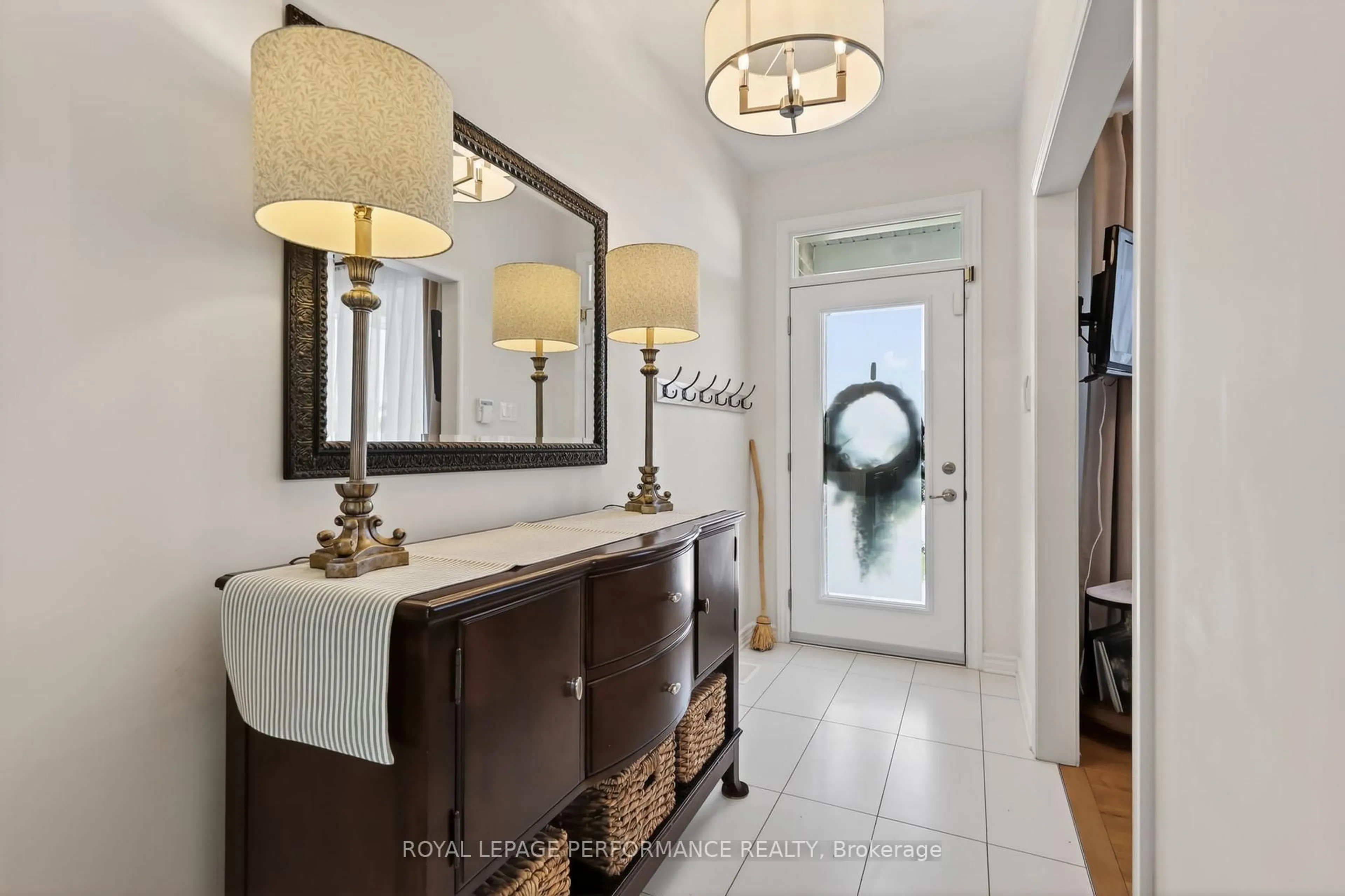Indoor entryway for 669 Bracewell St, Almonte Ontario K0A 1A0
