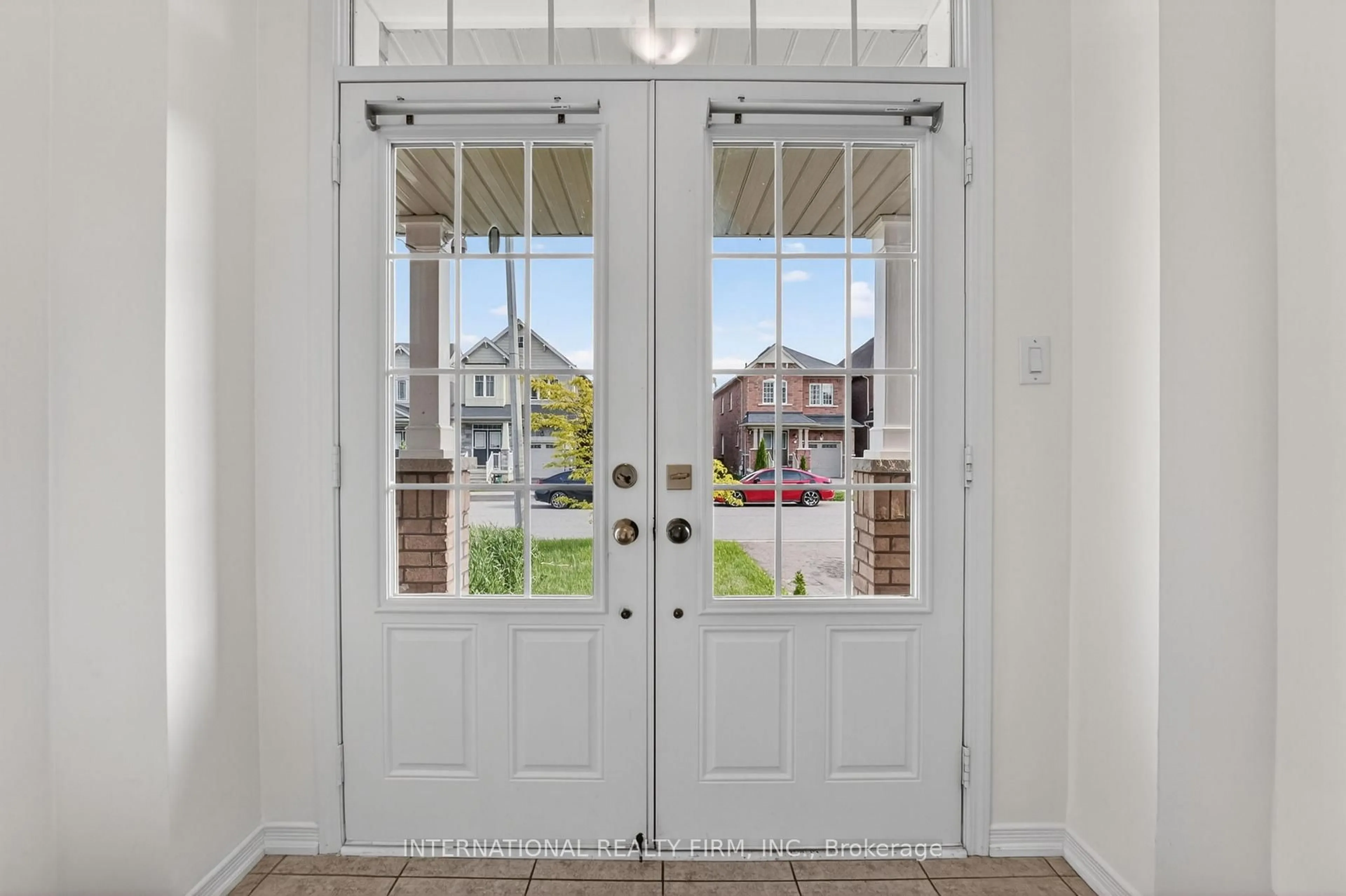 Indoor entryway for 7785 Hackberry Tr, Niagara Falls Ontario L2H 3R5