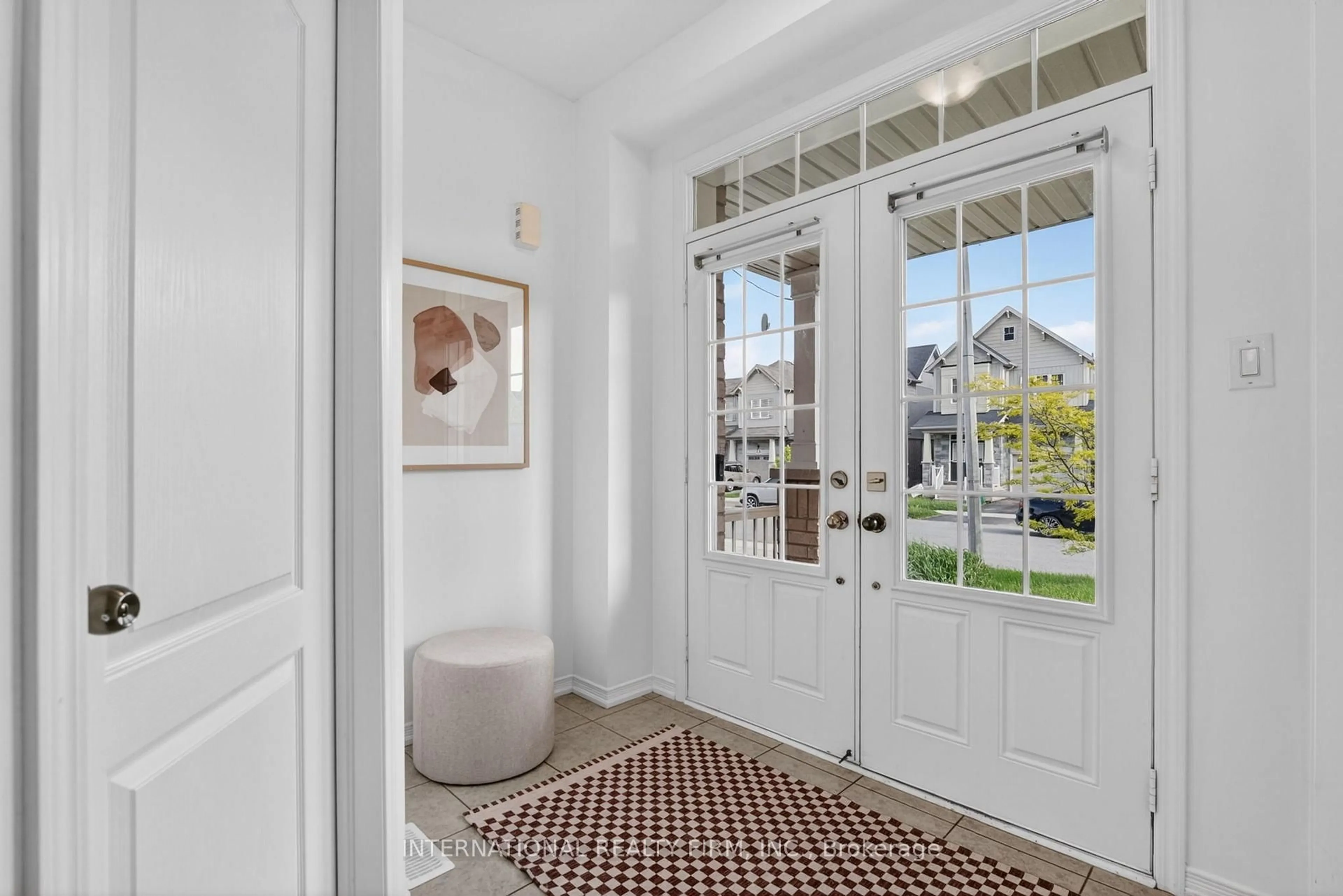 Indoor entryway for 7785 Hackberry Tr, Niagara Falls Ontario L2H 3R5