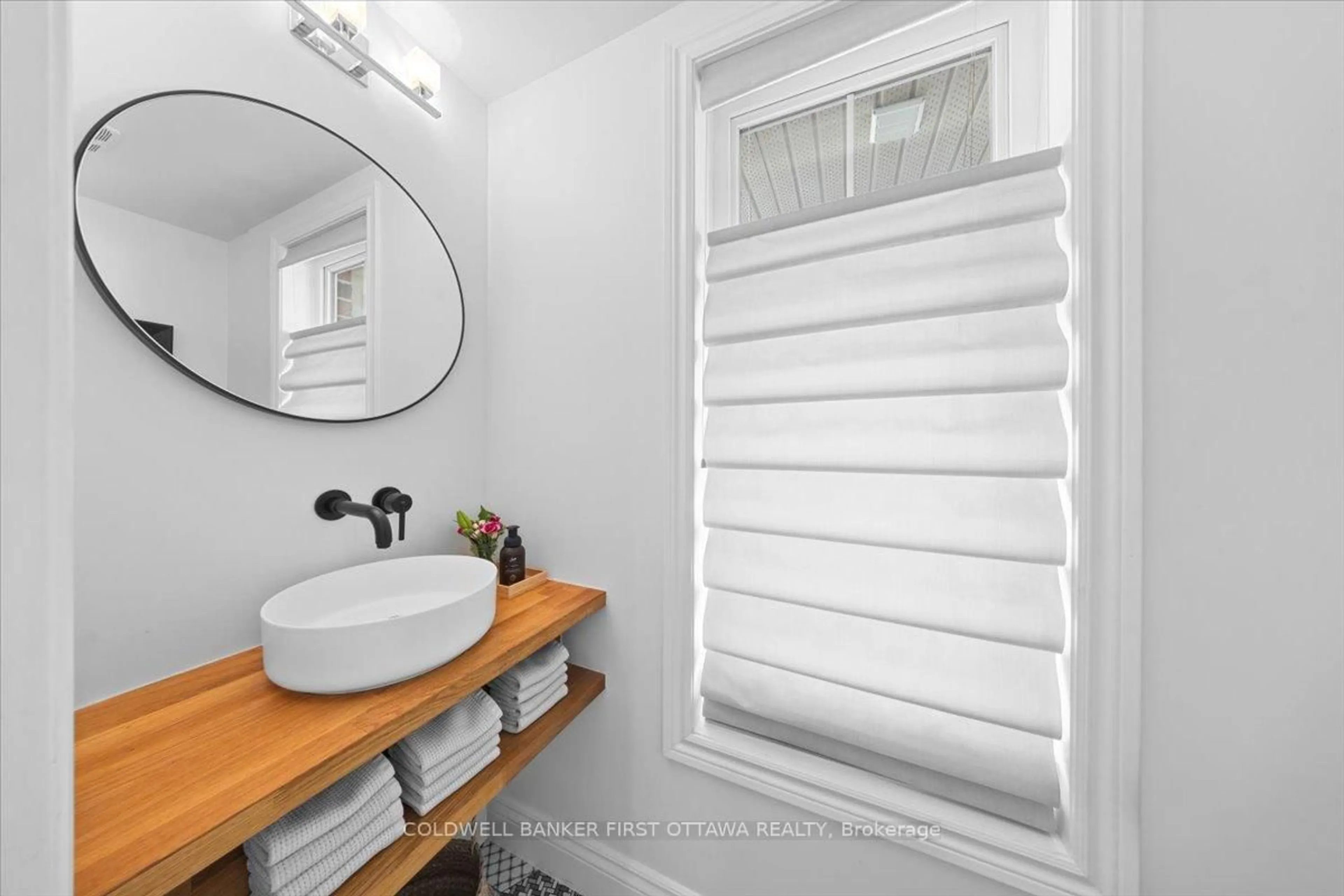 Standard bathroom, ceramic/tile floor for 1795 MAPLE GROVE Rd, Ottawa Ontario K2S 0M4