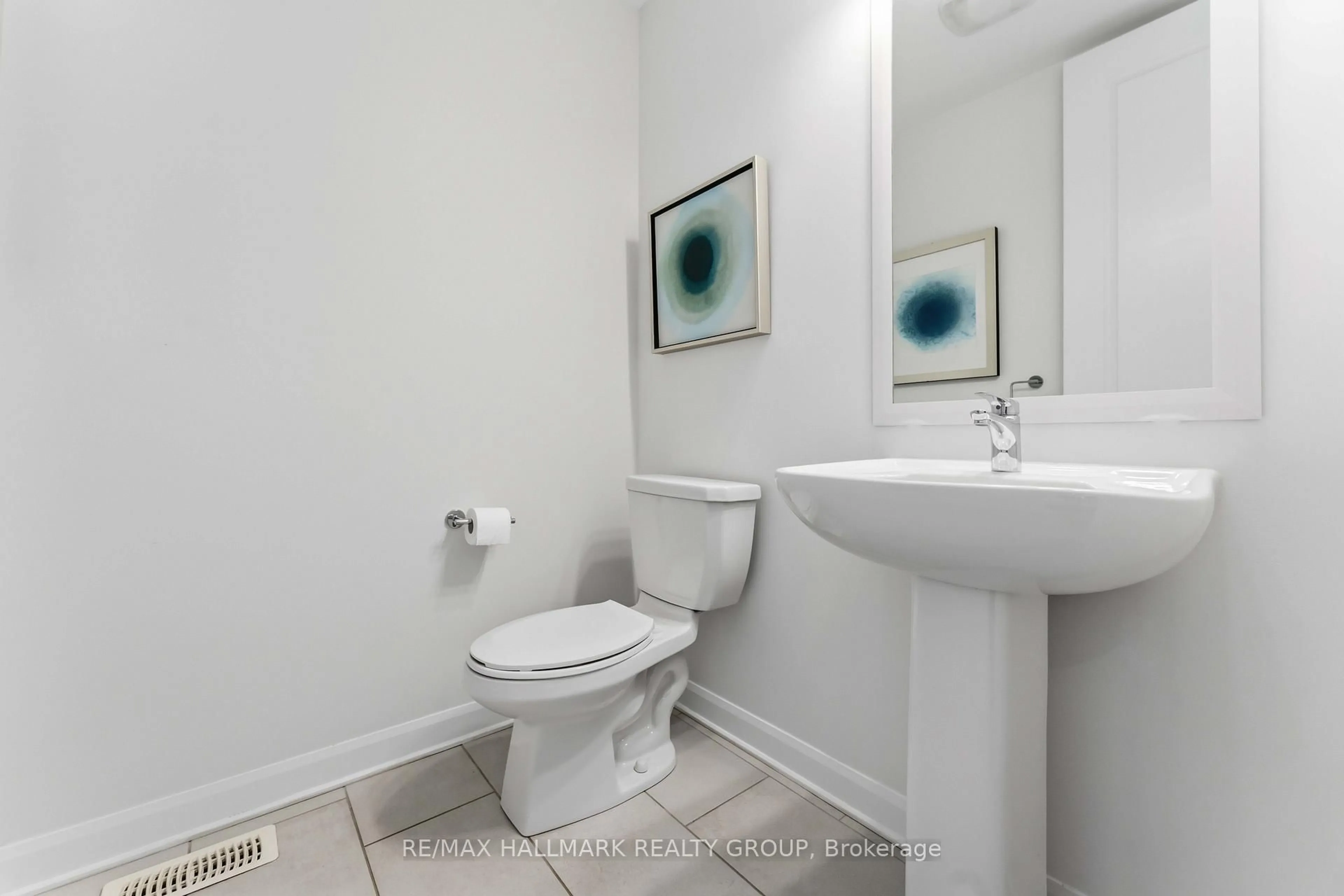 Standard bathroom, unknown for 1014 Jubilation Crt, Ottawa Ontario K4A 5K4