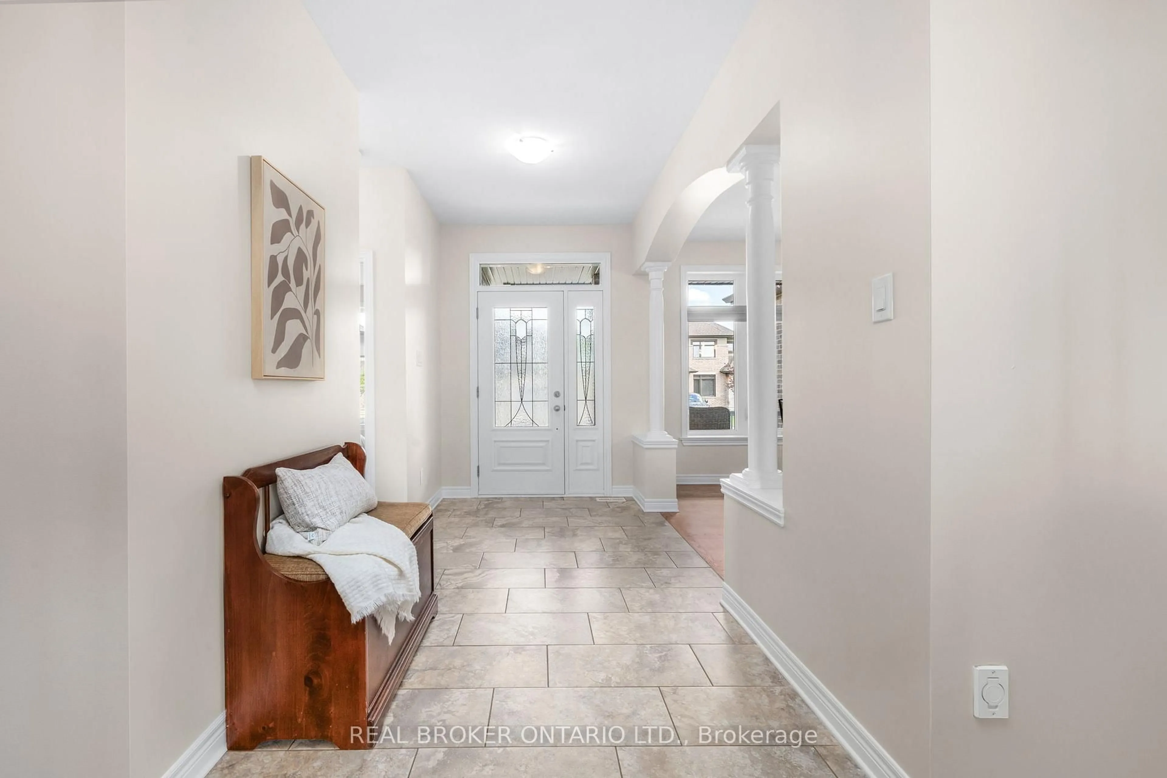 Indoor entryway for 18 Bryce Crt, Carleton Place Ontario K7C 0E5