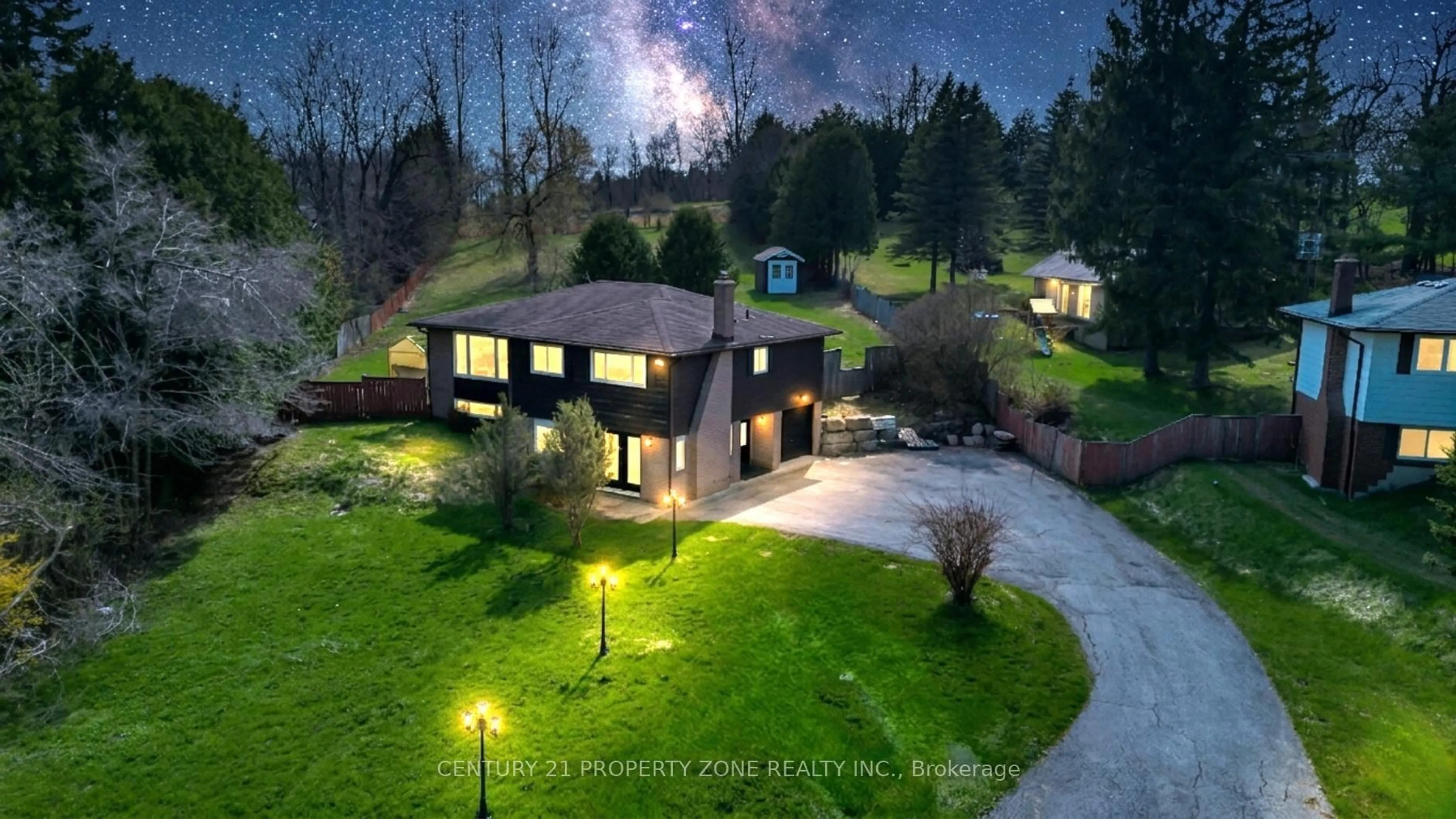 A pic from outside/outdoor area/front of a property/back of a property/a pic from drone, unknown for 5172 Trafalgar Rd, Erin Ontario N0B 1T0