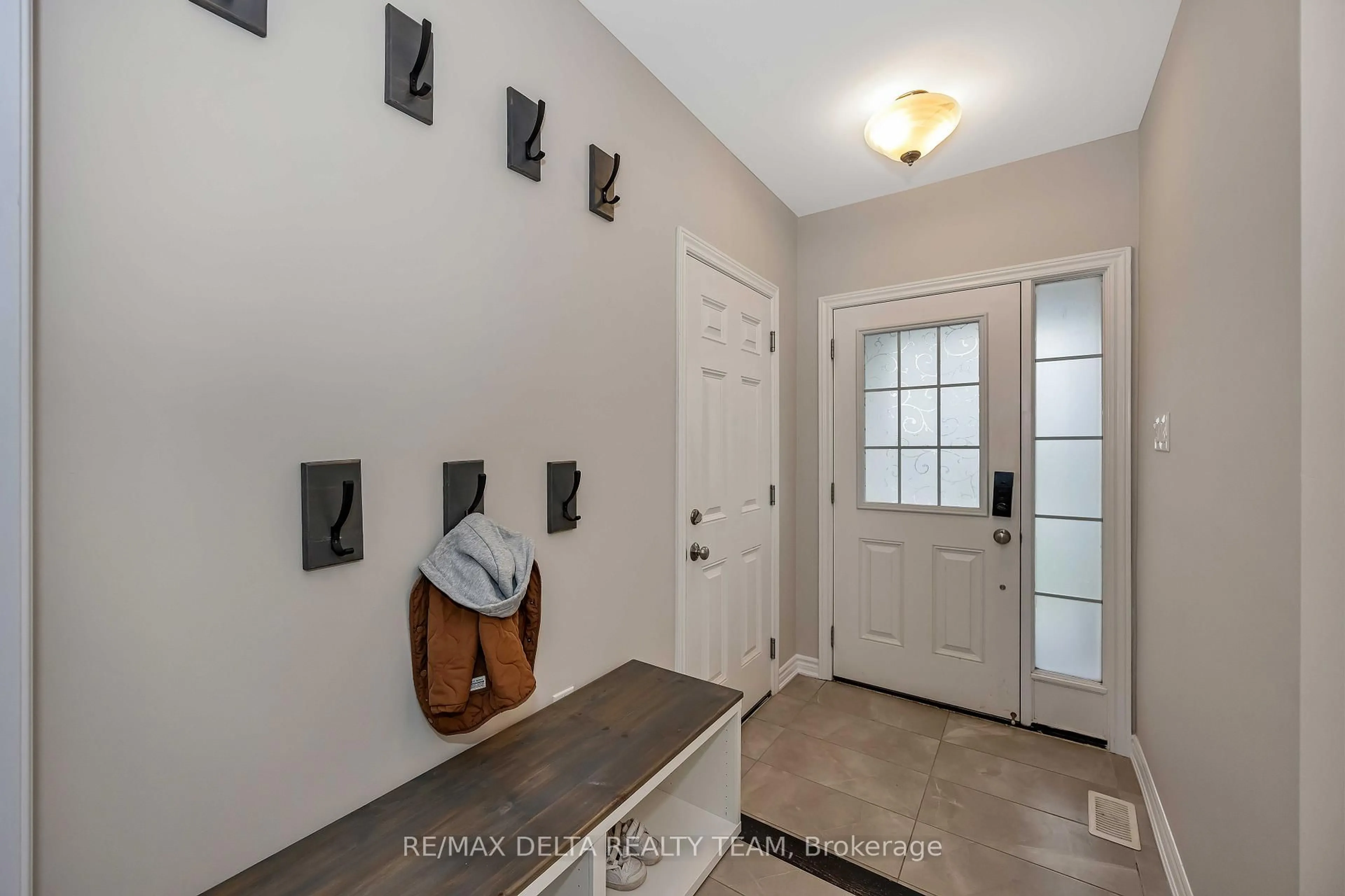 Indoor entryway for 266 Brassy Minnow Cres, Ottawa Ontario K2J 6J9