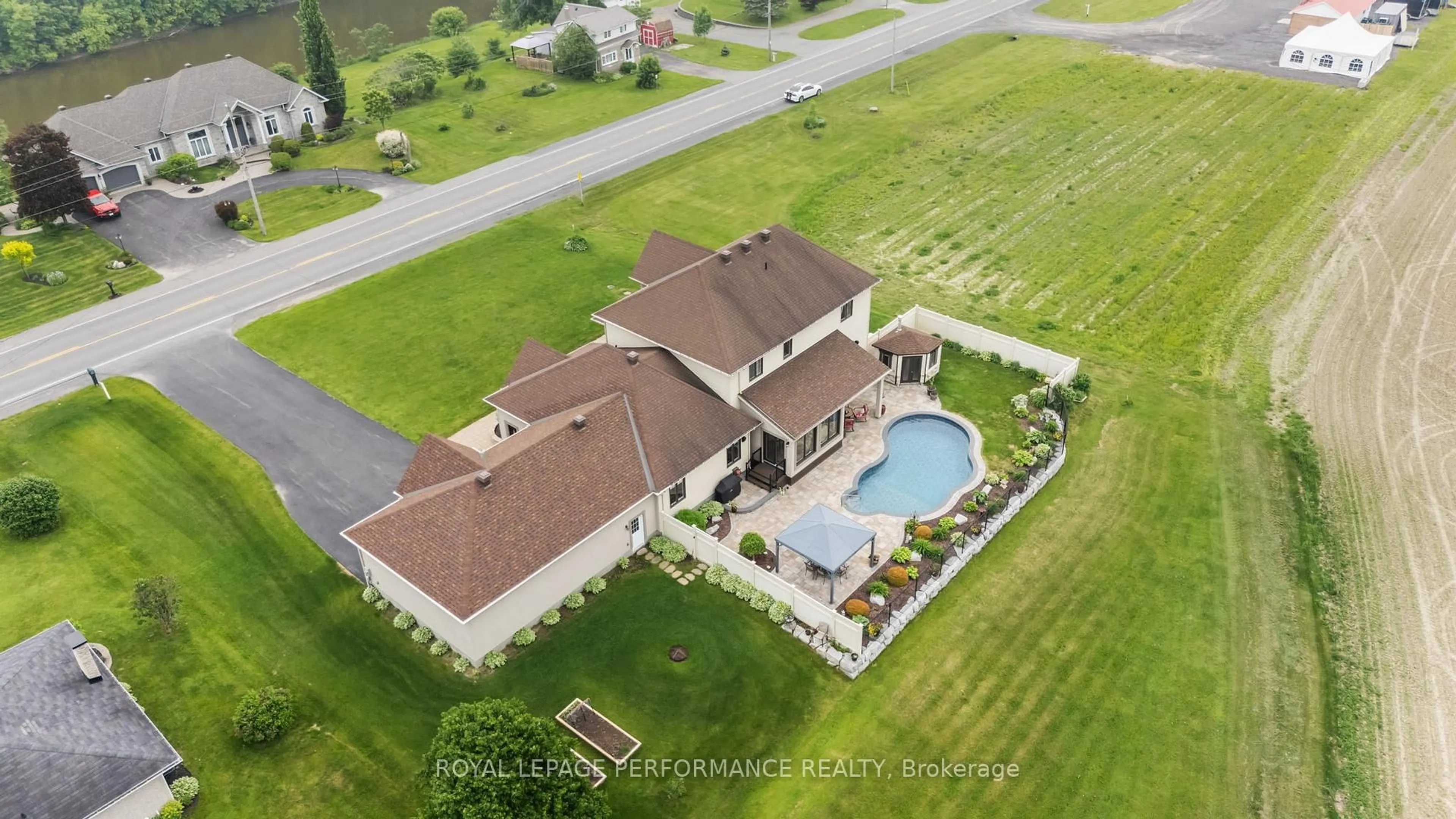 A pic from outside/outdoor area/front of a property/back of a property/a pic from drone, unknown for 1453 Notre Dame St, Russell Ontario K0A 1W0