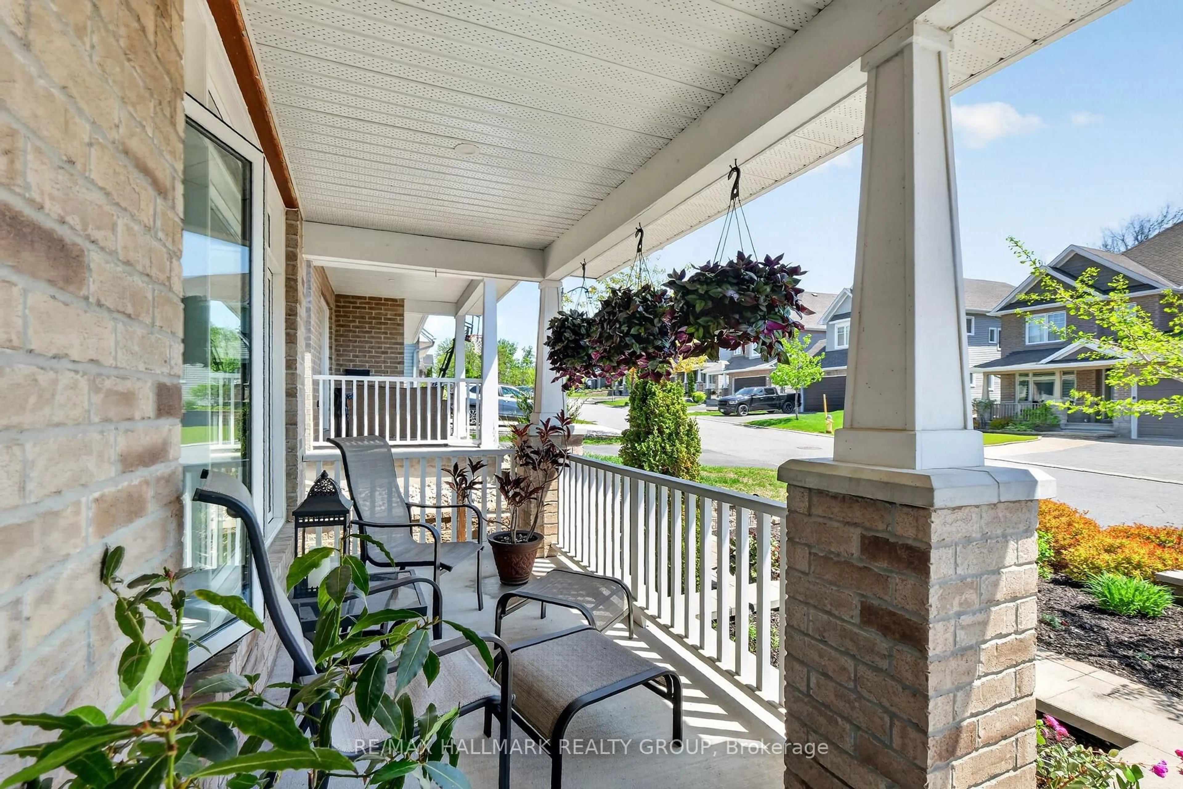 Patio, street for 707 Mashkig Ave, Ottawa Ontario K4A 0V7