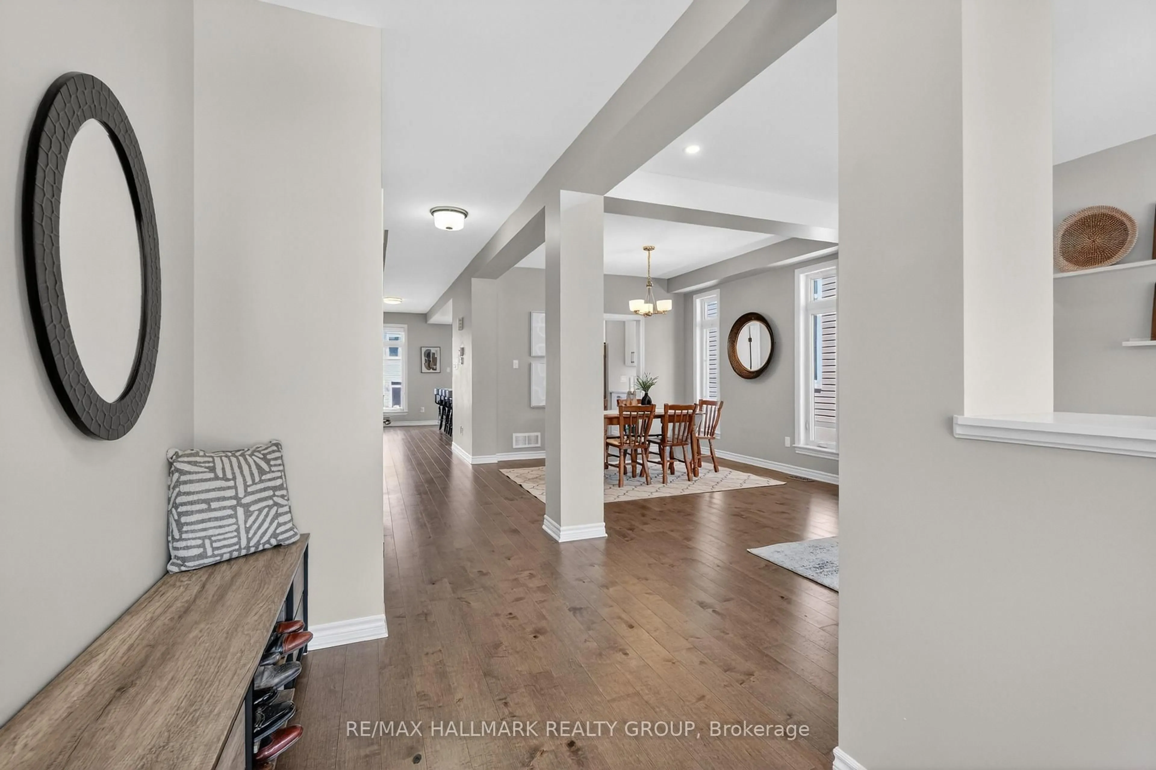 Indoor entryway for 707 Mashkig Ave, Ottawa Ontario K4A 0V7