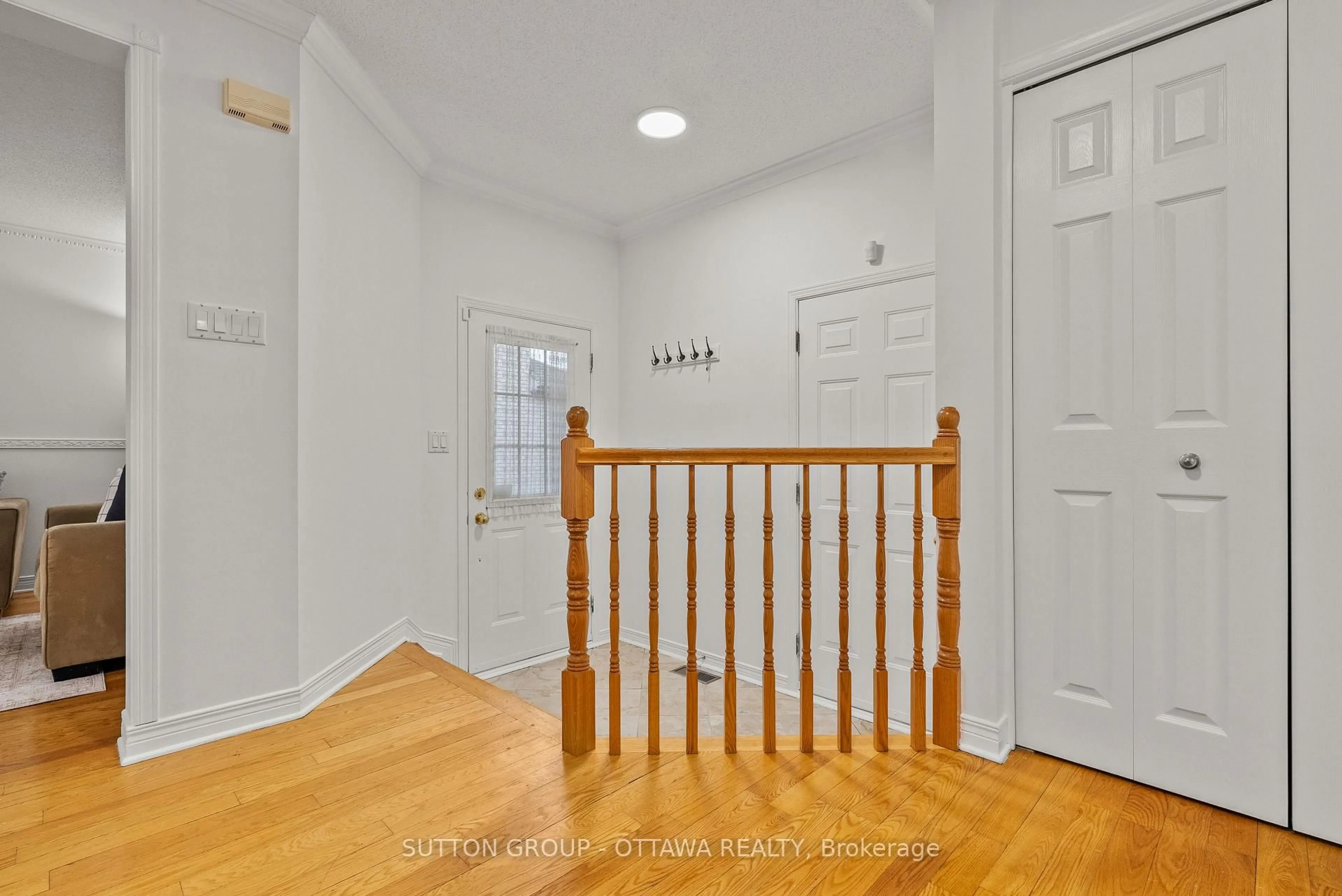 Indoor entryway for 27 Nairn St, Kanata Ontario K2V 1B6