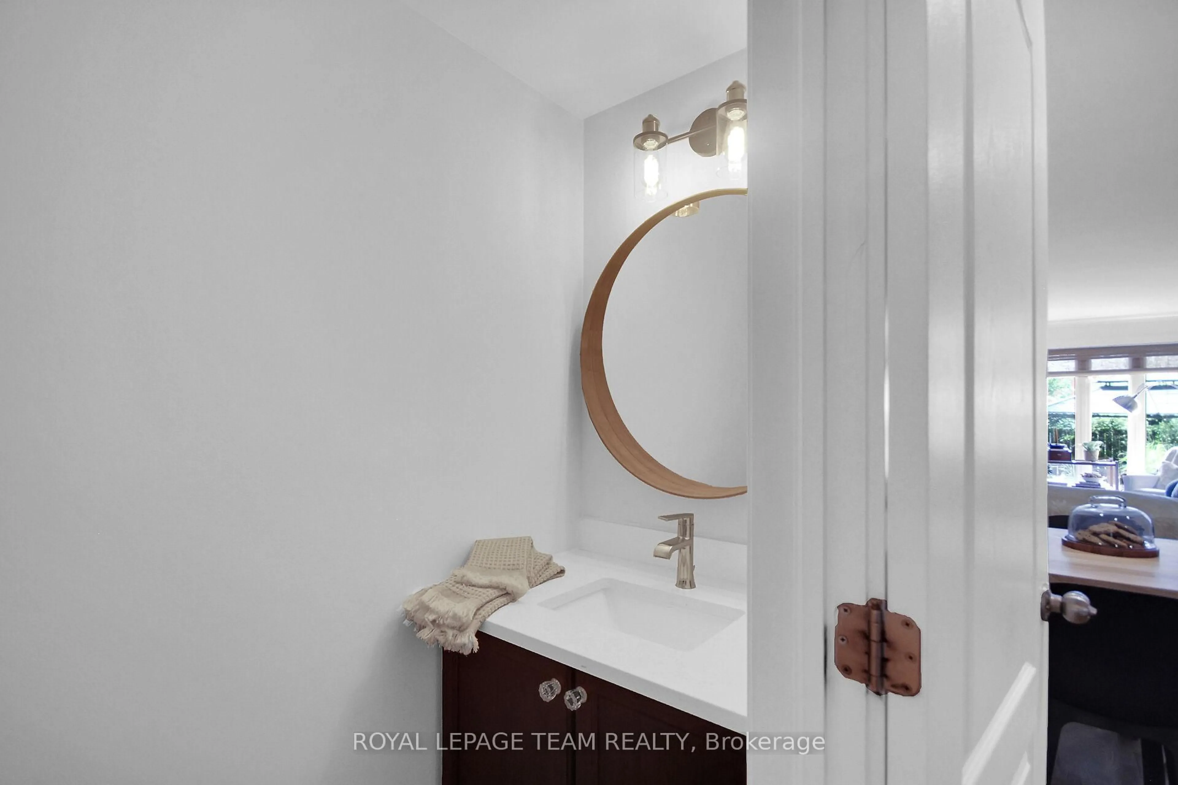 Standard bathroom, ceramic/tile floor for 112 Talltree Cres, Ottawa Ontario K2S 0A9