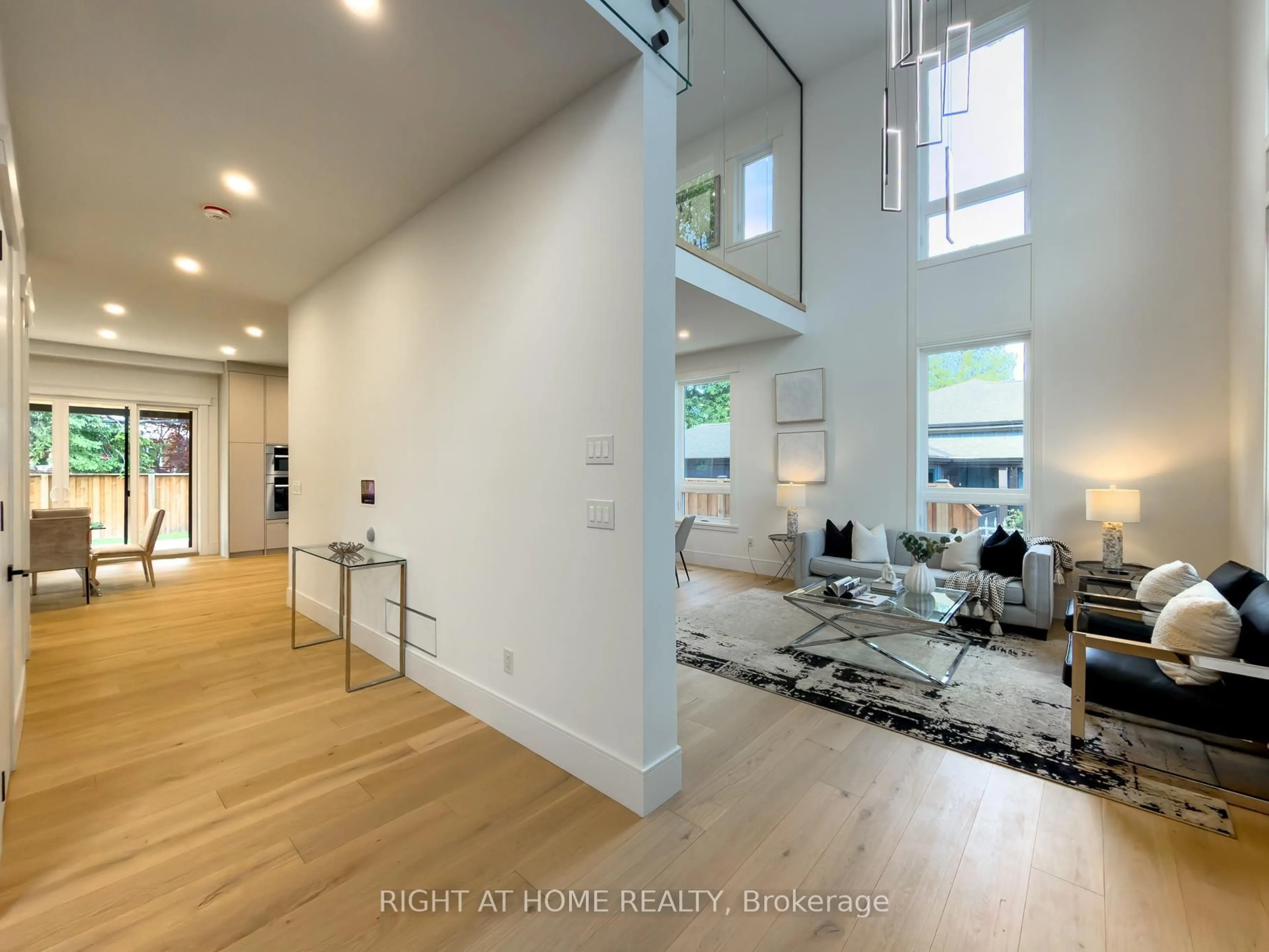 Indoor entryway for 61 Floresta Crt, Hamilton Ontario L9G 1R6