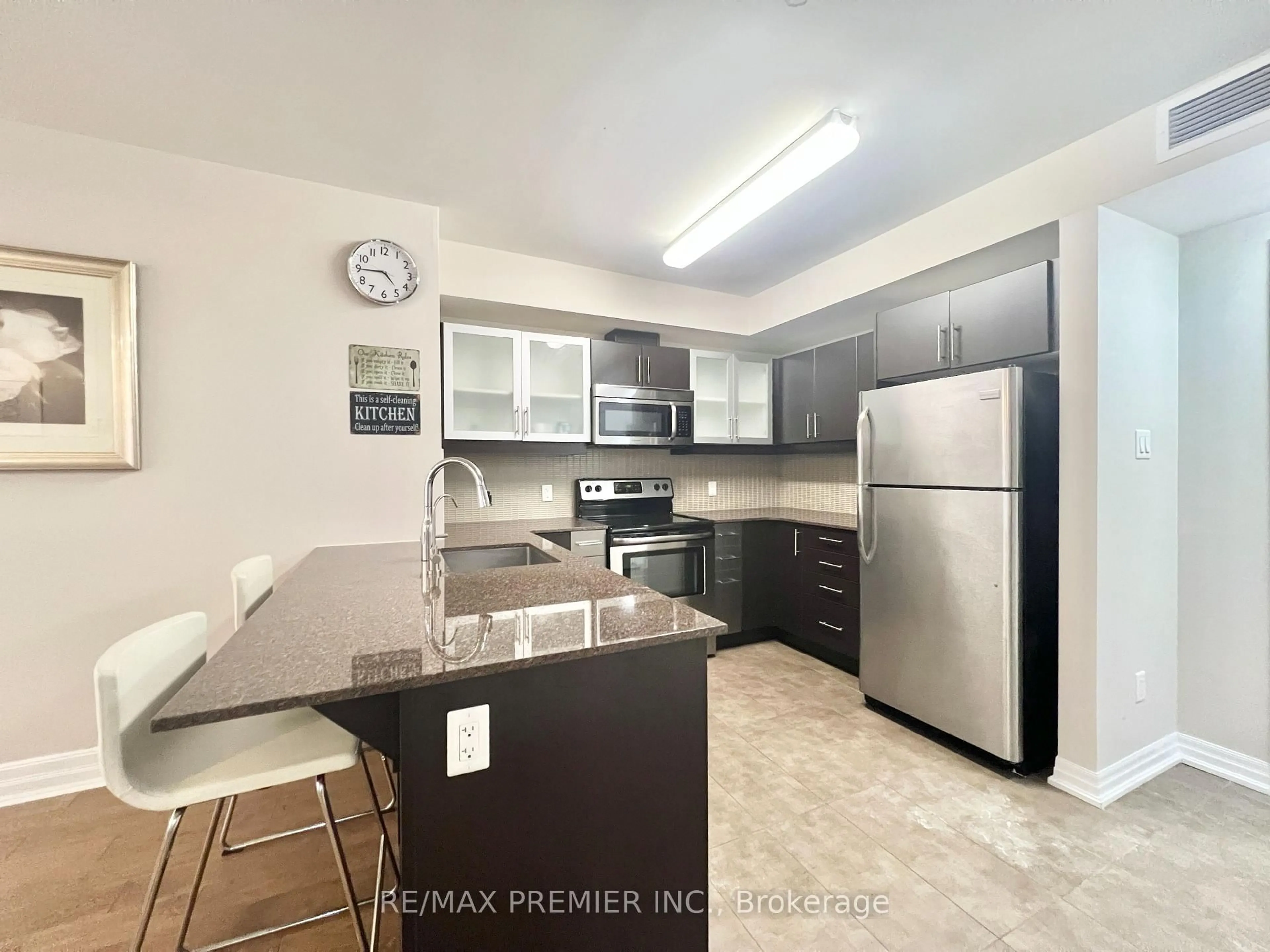 Standard kitchen, unknown for 195 Besserer St #202, Ottawa Ontario K1N 0B6
