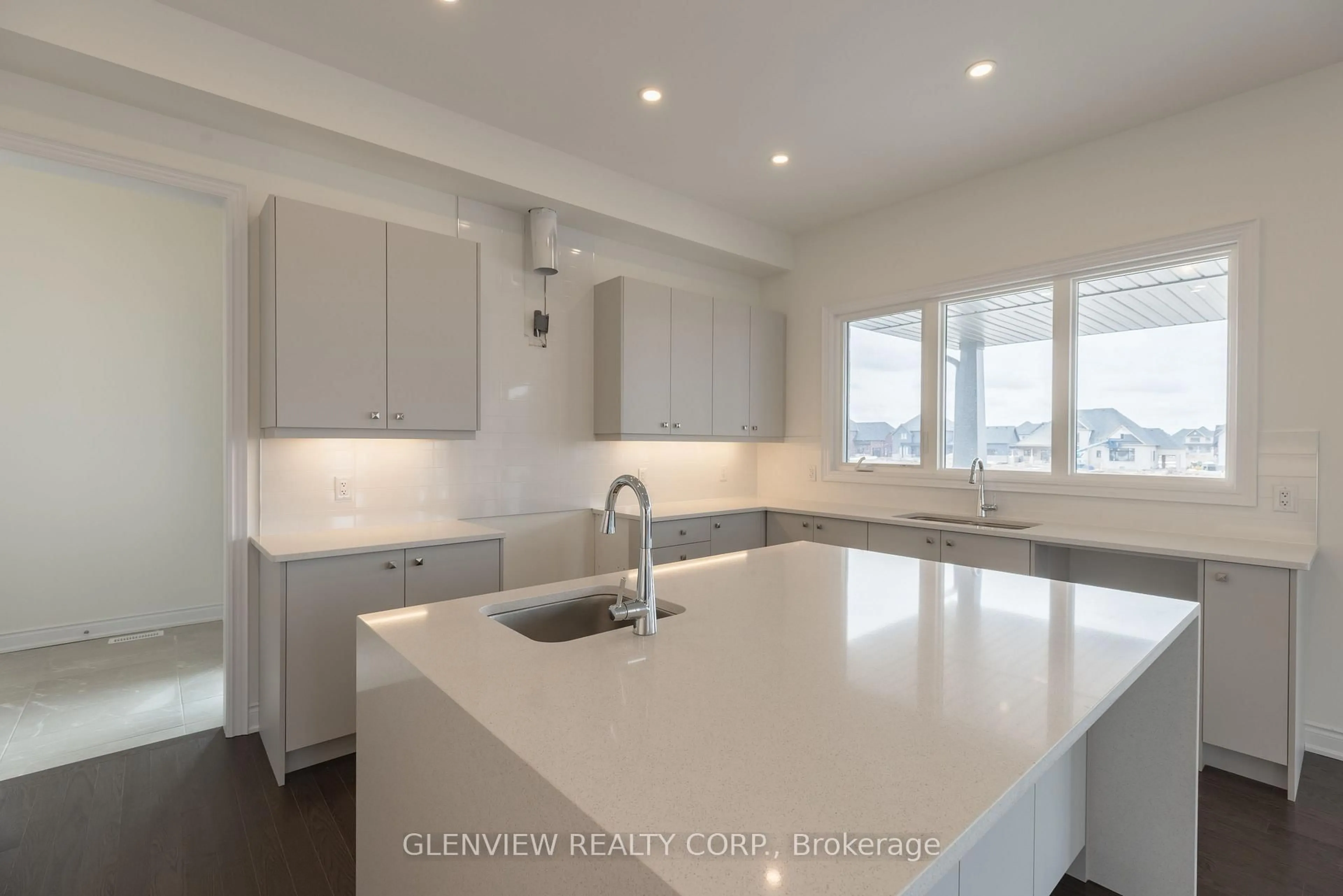Open concept kitchen, unknown for 30 Ewing Way, Amaranth Ontario L9W 7V6