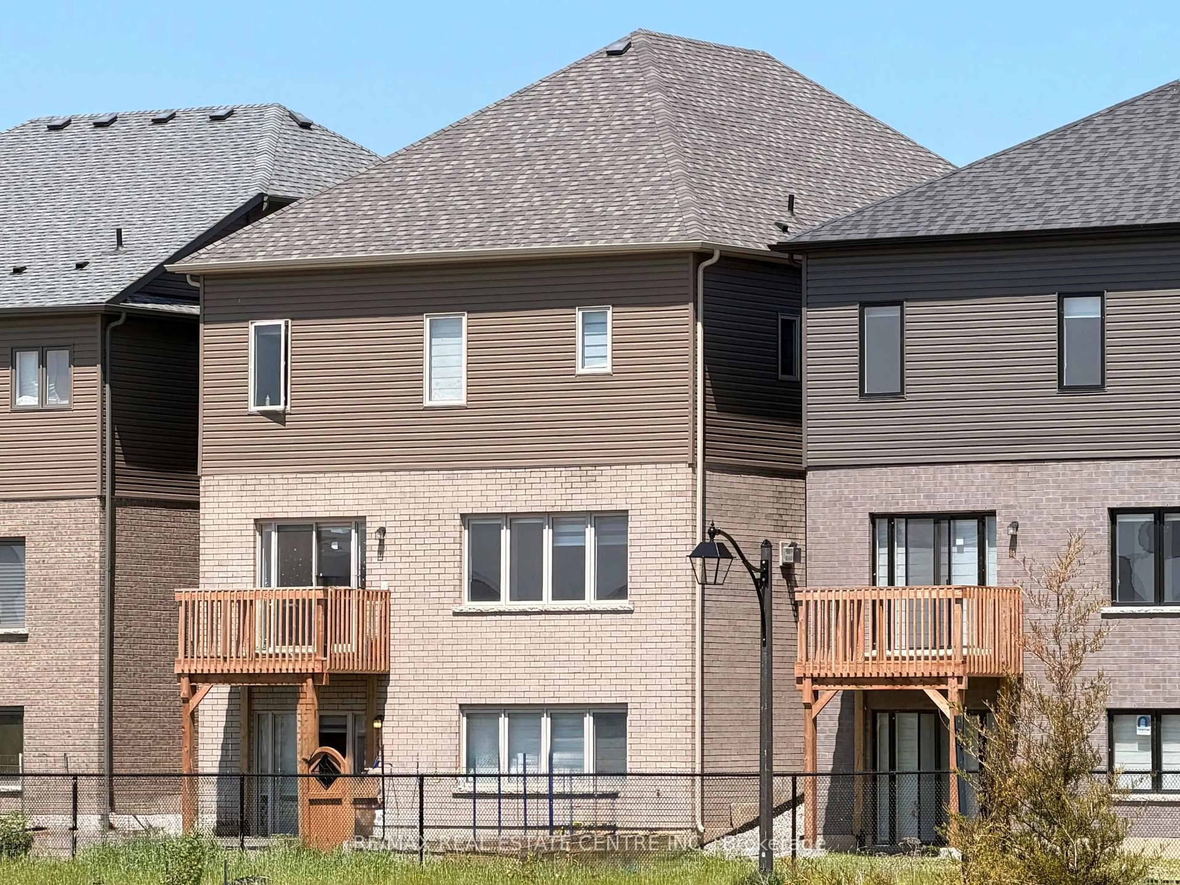 Home with vinyl exterior material, street for 124 Hitchman St, Brant Ontario N3L 0N6