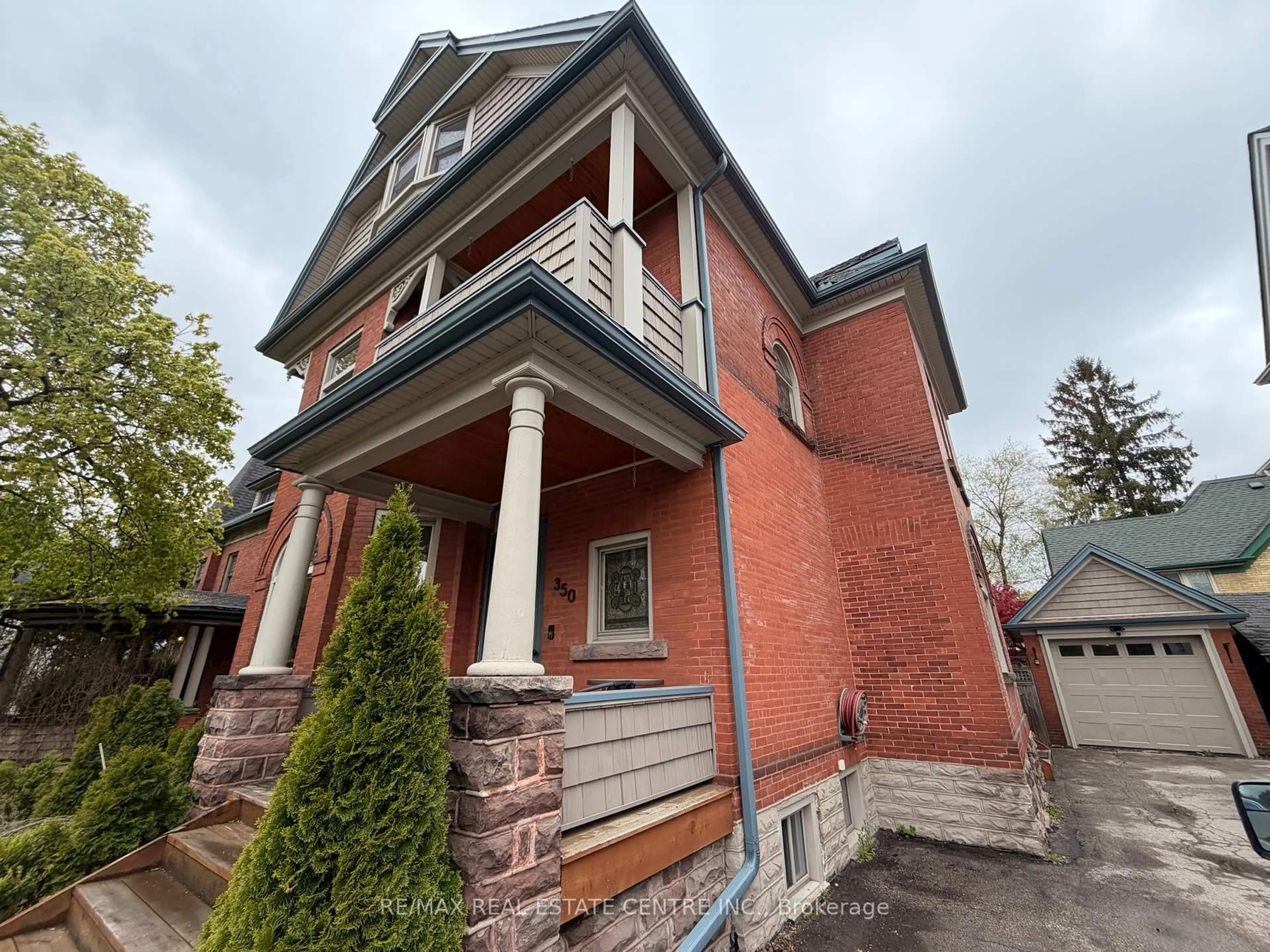 Home with brick exterior material, building for 350 Queen St, Kitchener Ontario N2G 1W7