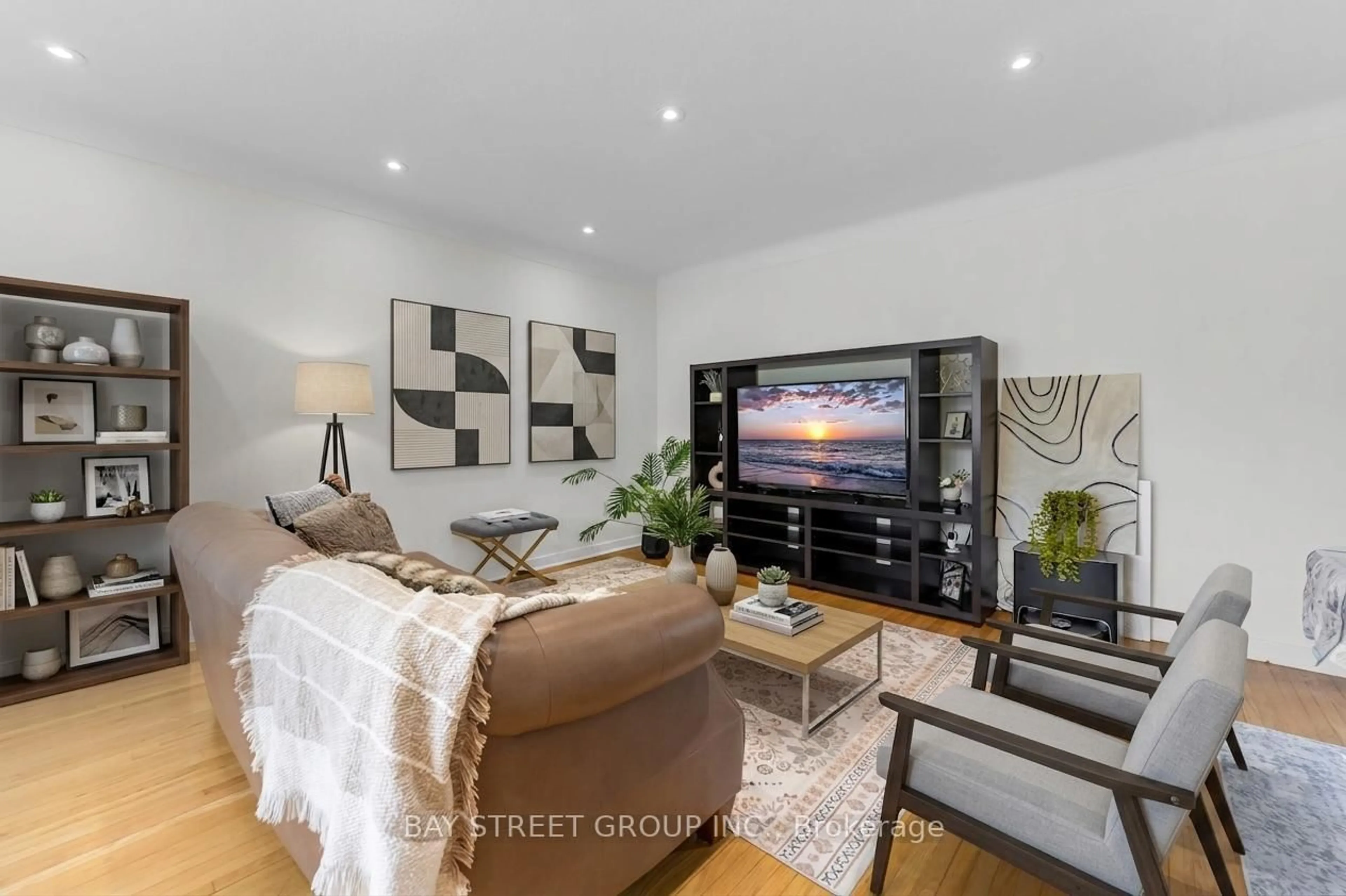 Living room with furniture, unknown for 8 GLENBARR Rd, St. Catharines Ontario L2T 1Y1