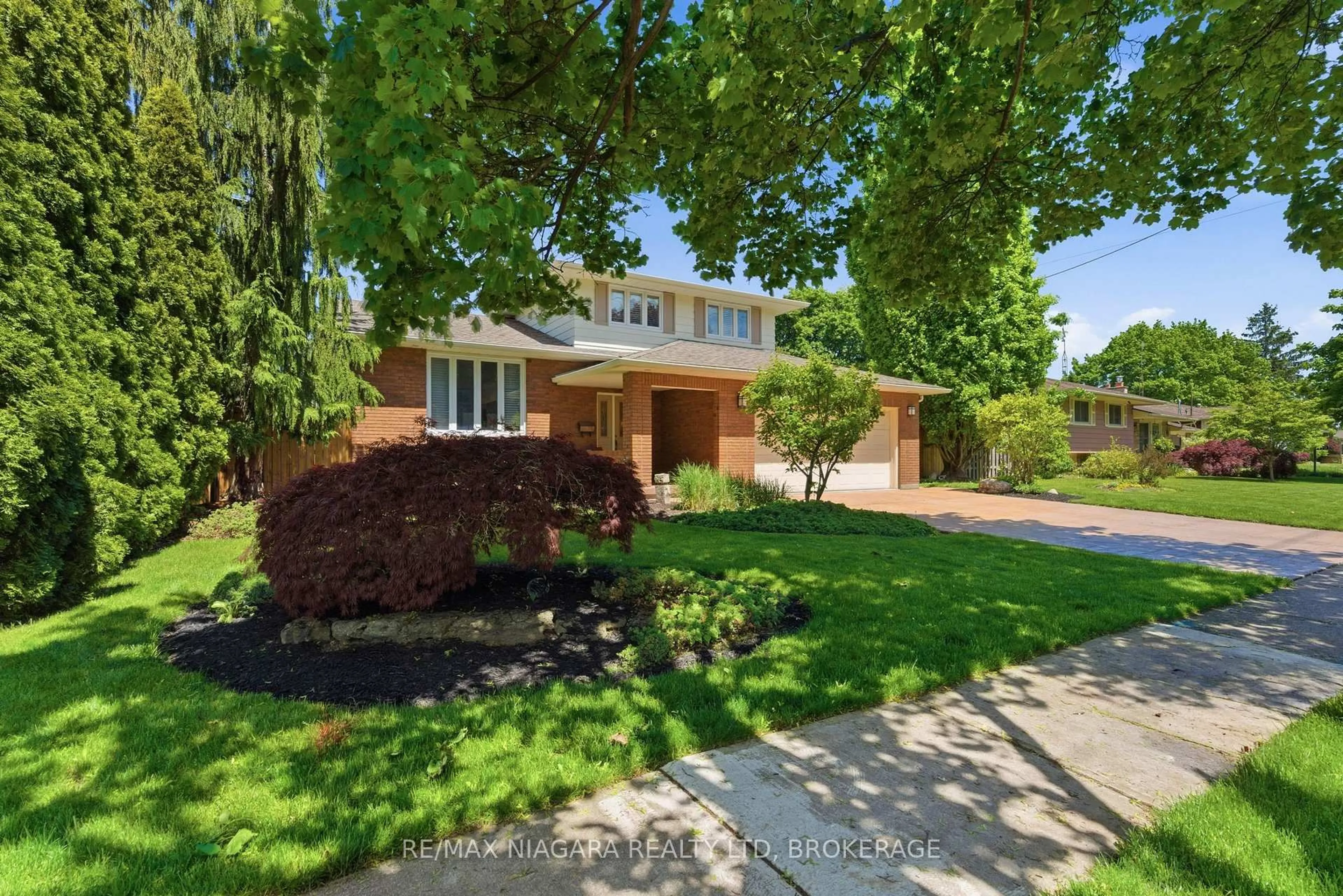 Home with brick exterior material, street for 177 Parnell Rd, St. Catharines Ontario L2M 1W2