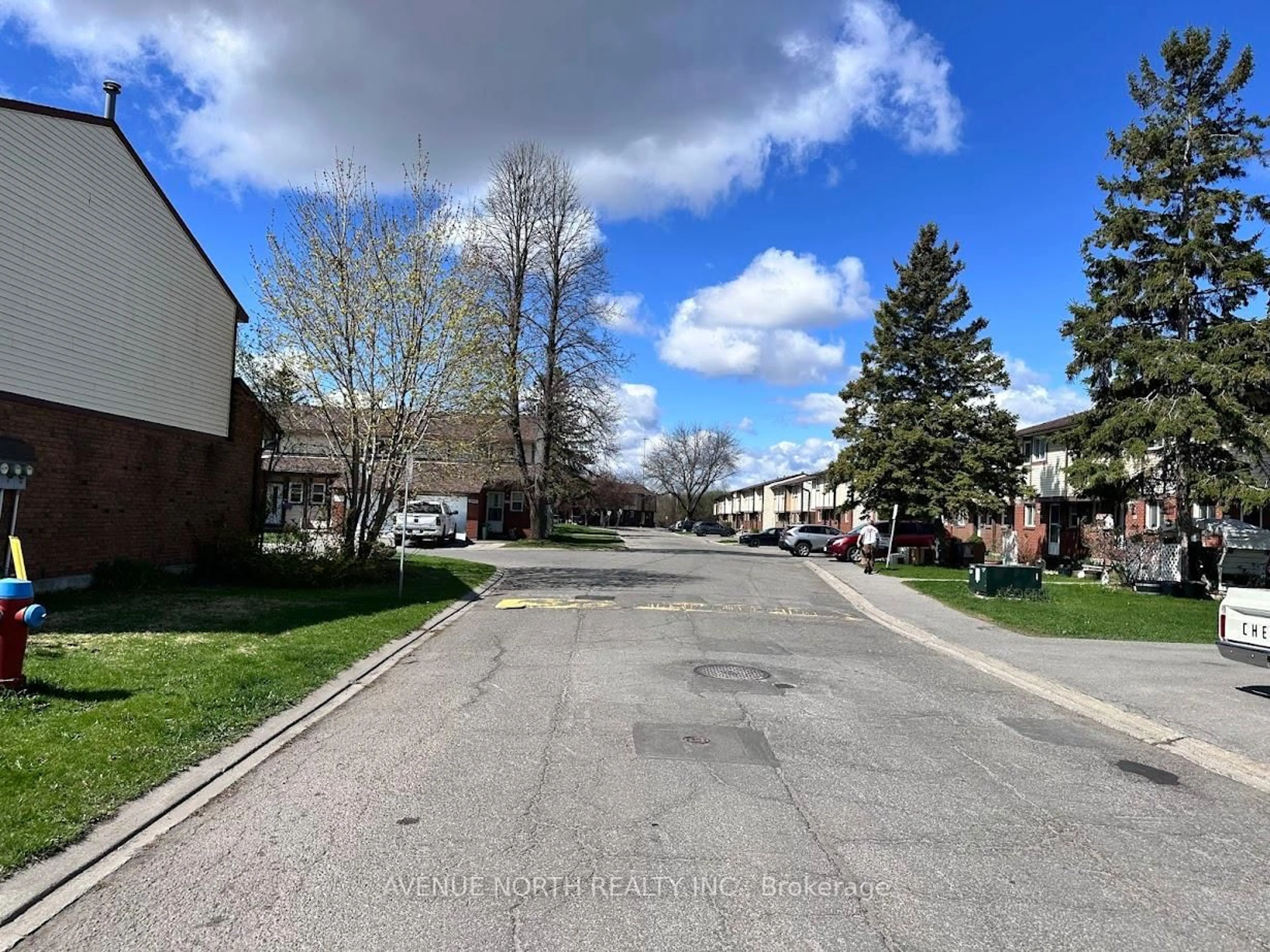A pic from outside/outdoor area/front of a property/back of a property/a pic from drone, street for 1721 Ambrose Dr, Ottawa Ontario K1B 5J5