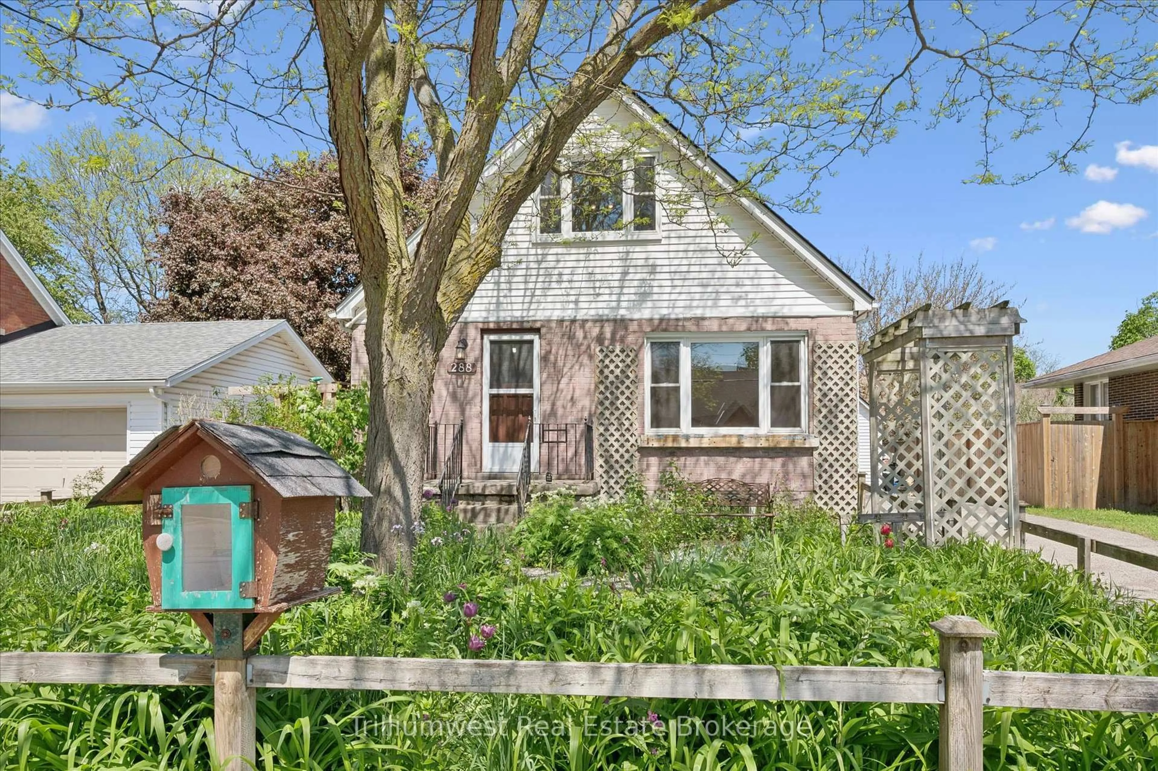 Shed for 288 Margaret Ave, Kitchener Ontario N2H 4J7