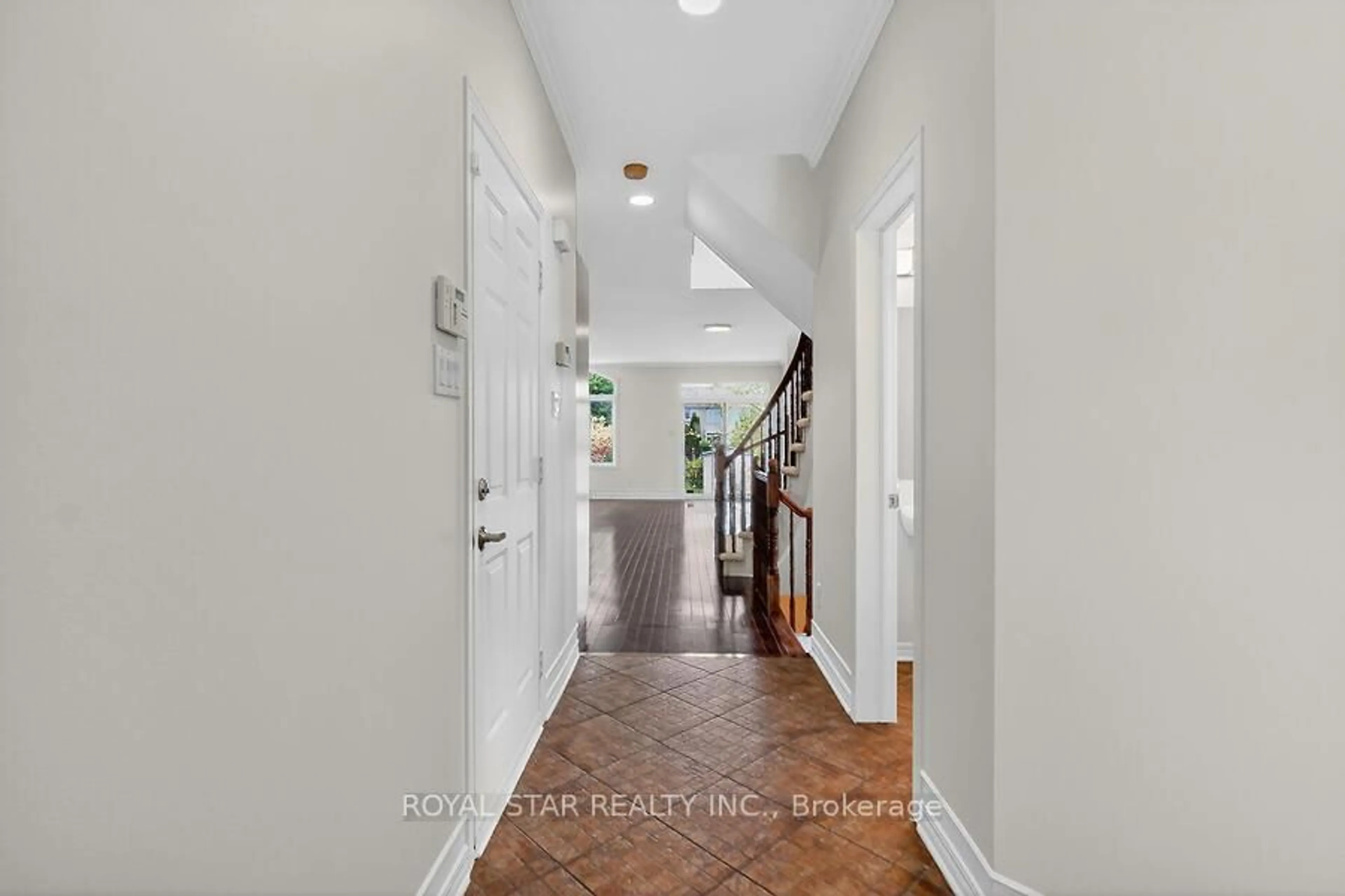 Indoor entryway for 312 Parkin Circ, Ottawa Ontario K1T 4G6