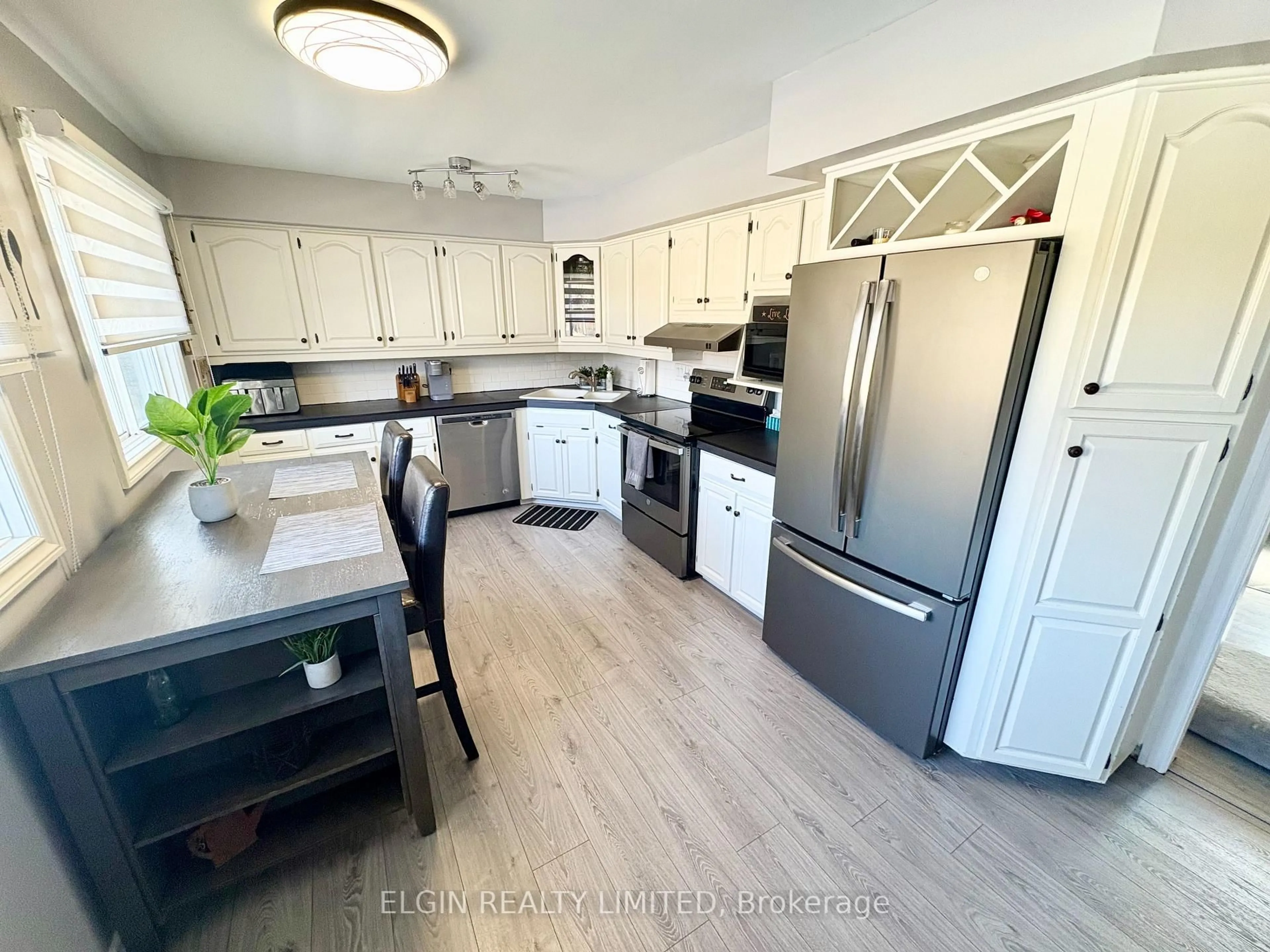 Open concept kitchen, unknown for 66 Aldborough Ave, St. Thomas Ontario N5R 5H2