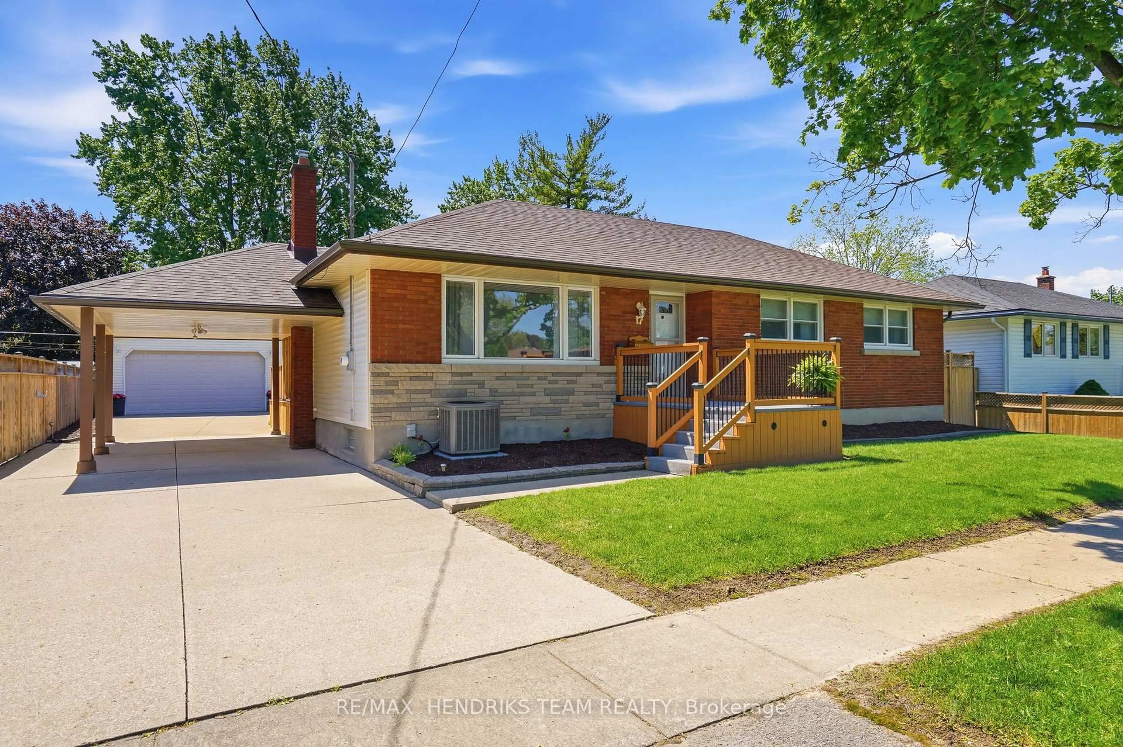 Home with brick exterior material, street for 17 Sullivan Dr, St. Catharines Ontario L2N 1K3