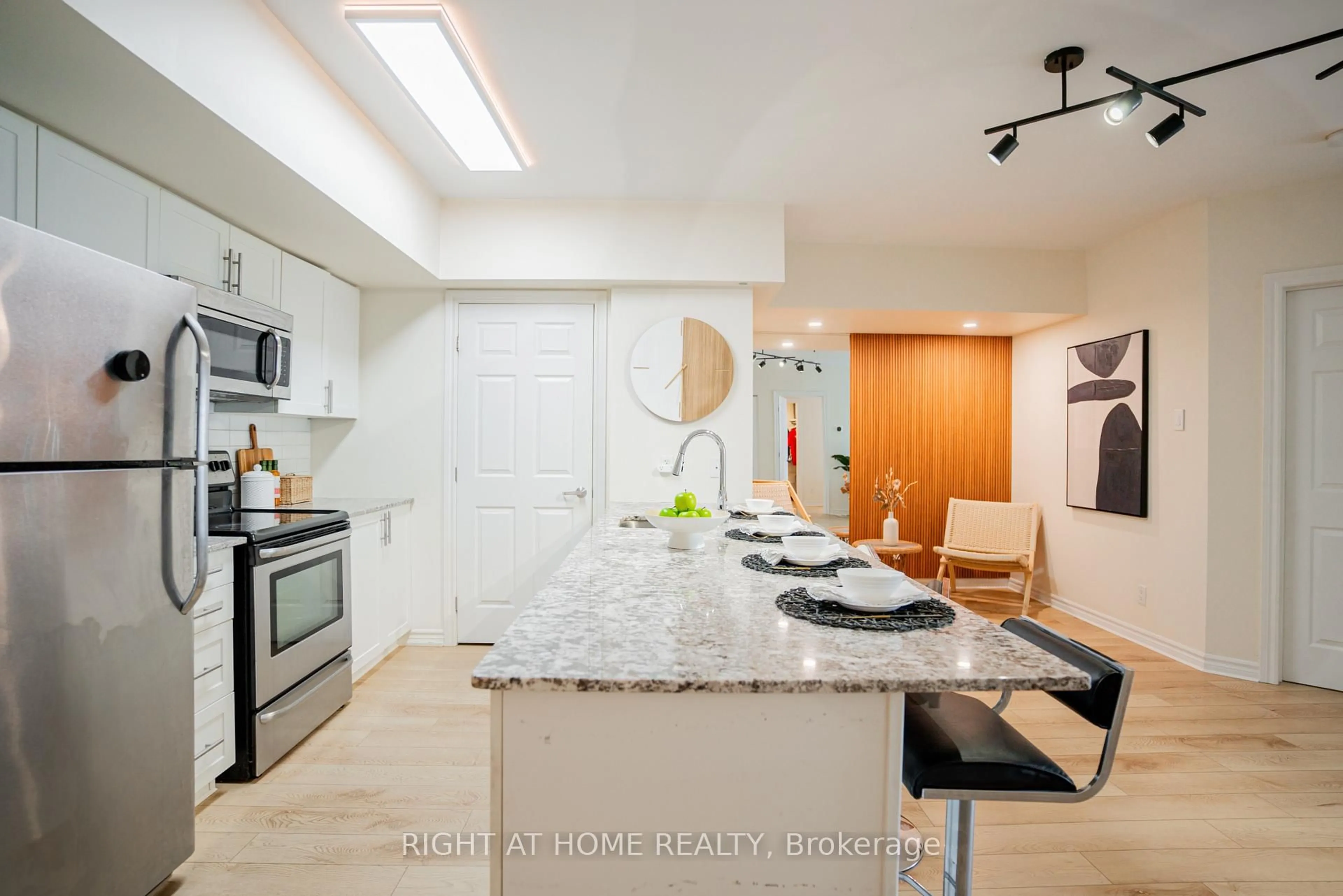 Open concept kitchen, ceramic/tile floor for 234 Rideau St #1805, Ottawa Ontario K1V 0A9