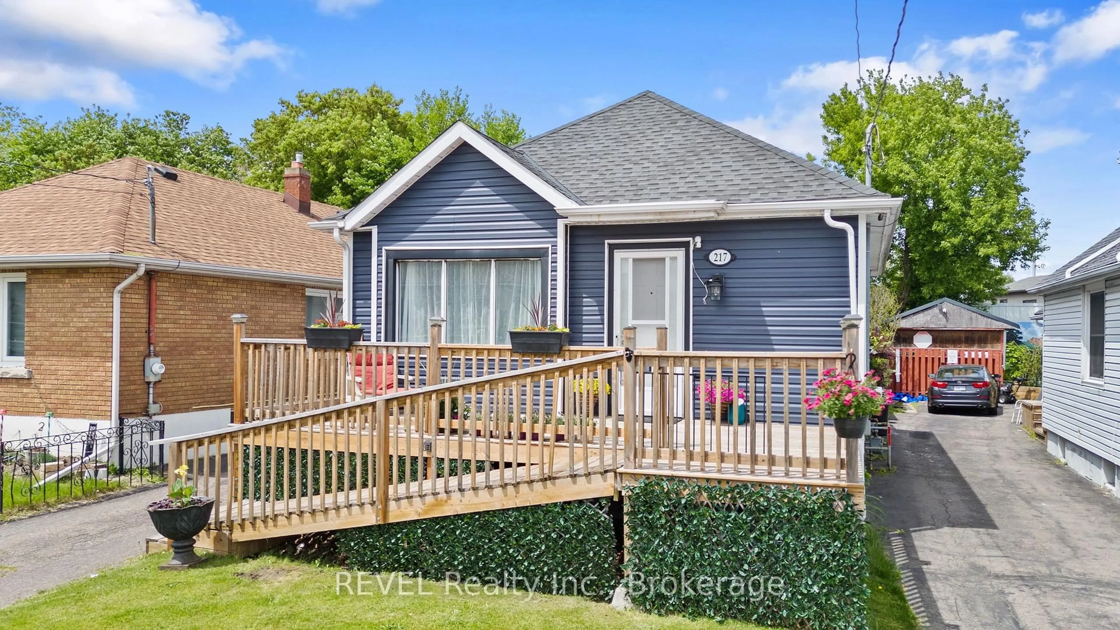 Unknown for 217 Niagara St, St. Catharines Ontario L2M 4V3