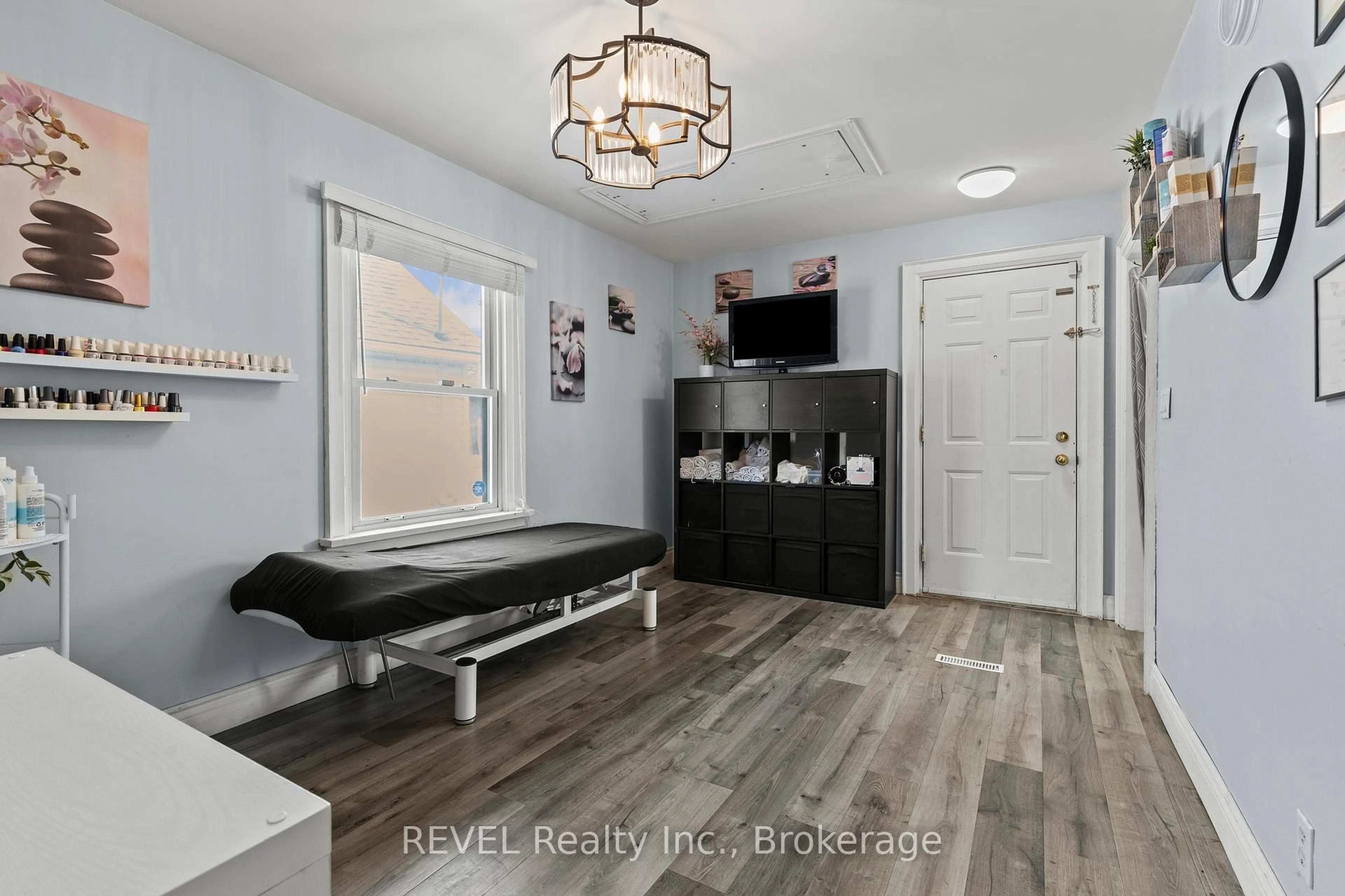 Unknown for 217 Niagara St, St. Catharines Ontario L2M 4V3