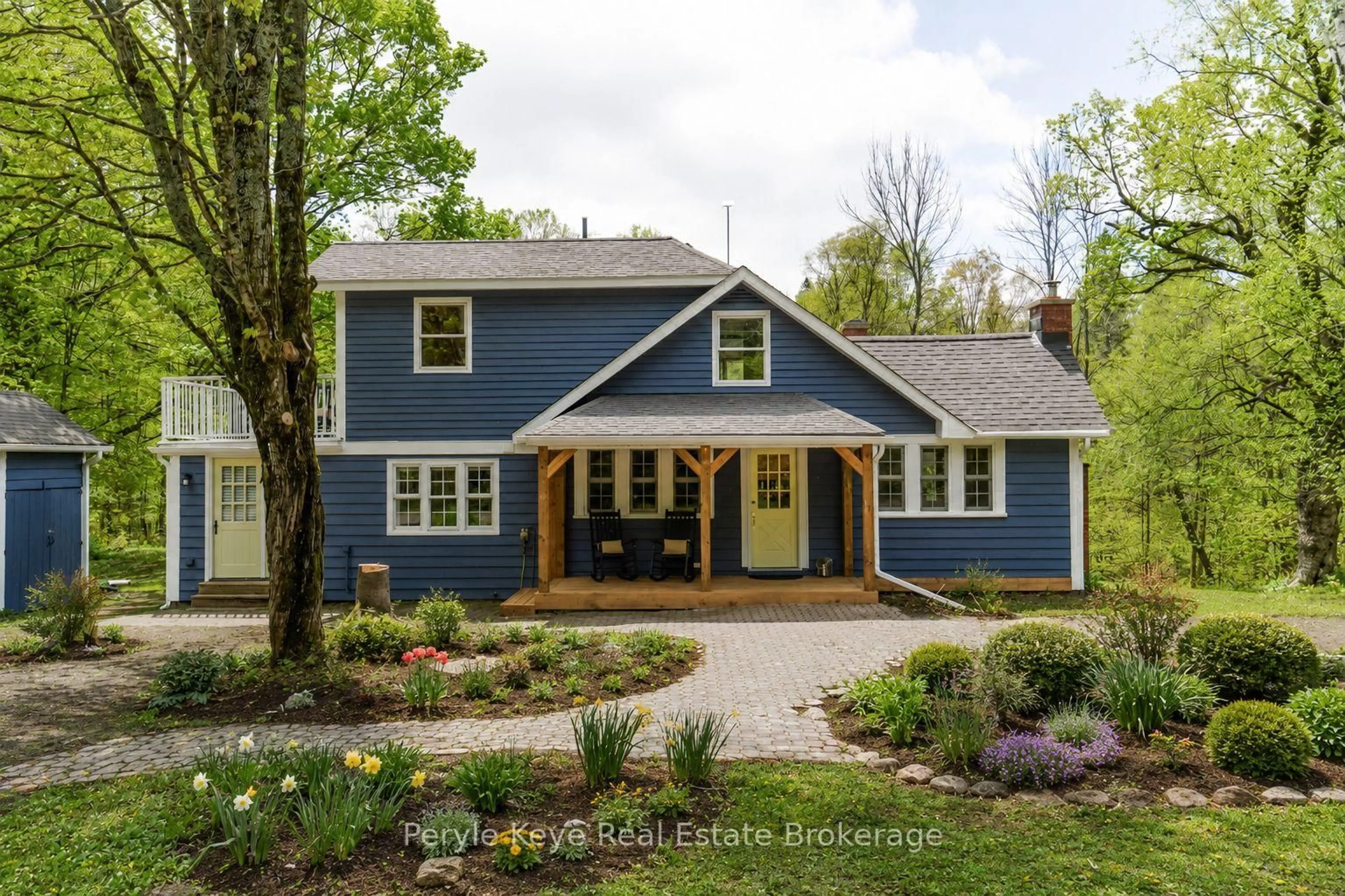 Home with vinyl exterior material, street for 1424 Hekkla Rd, Muskoka Lakes Ontario P0C 1J0