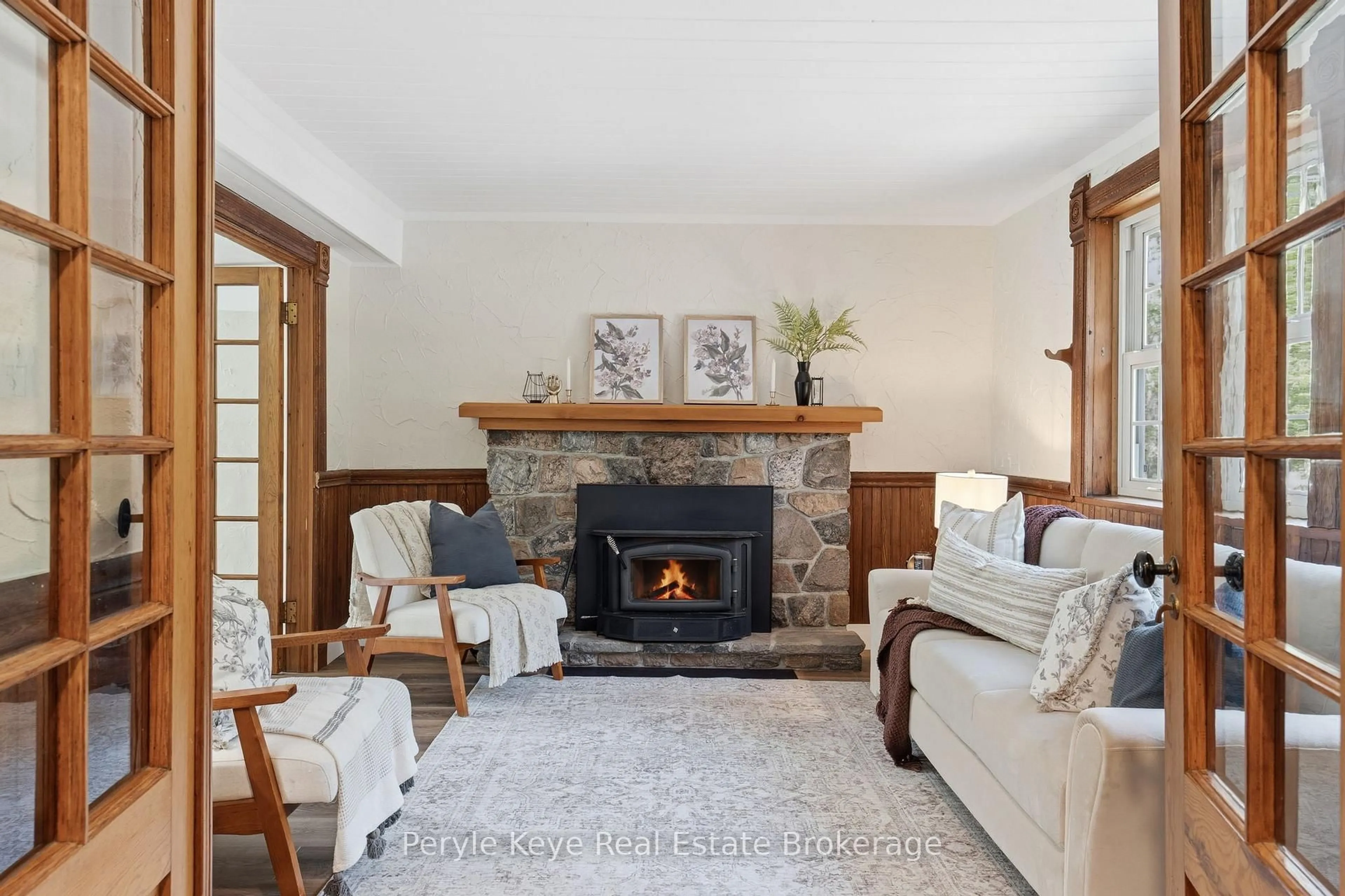 Living room with furniture, unknown for 1424 Hekkla Rd, Muskoka Lakes Ontario P0C 1J0