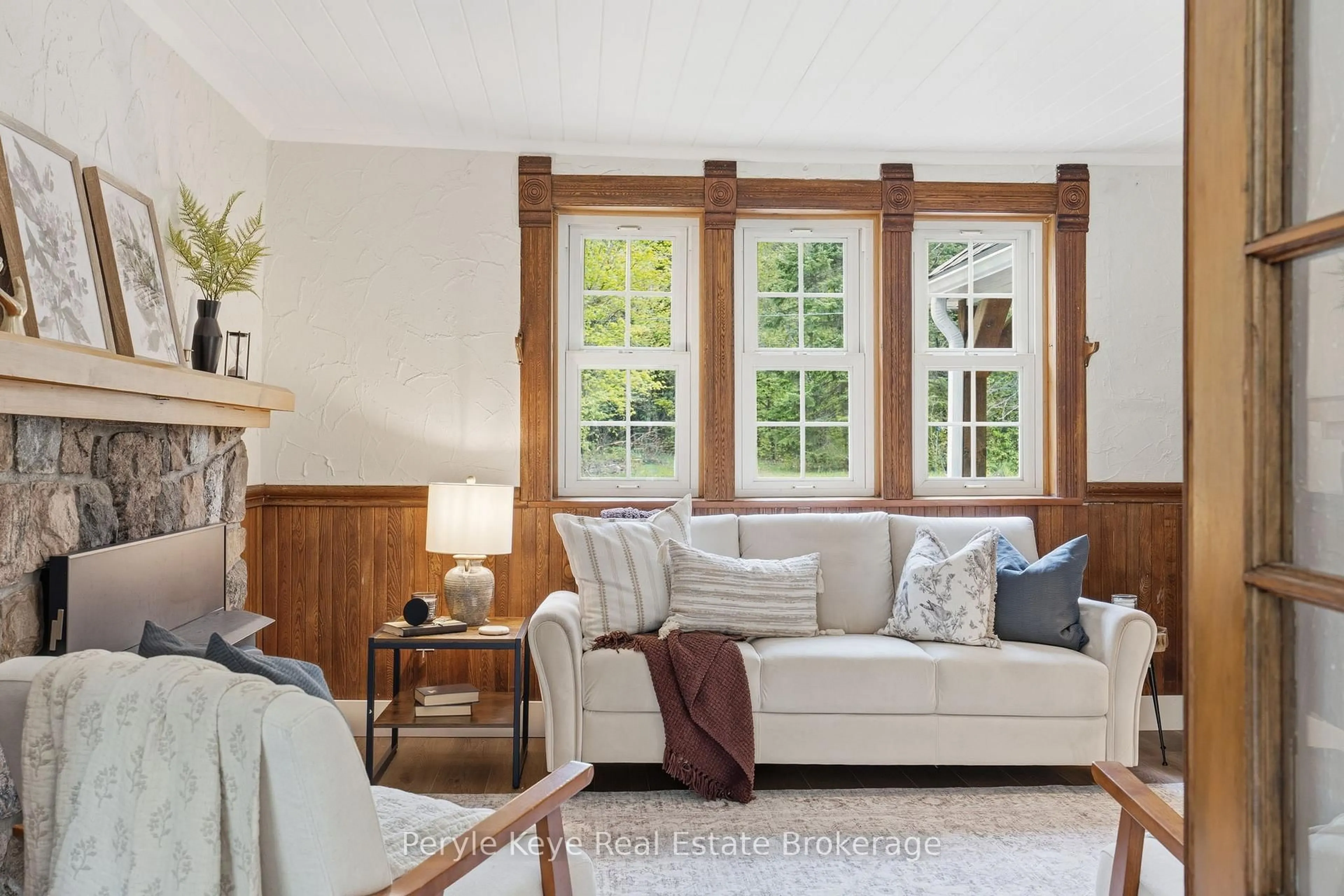 Living room with furniture, unknown for 1424 Hekkla Rd, Muskoka Lakes Ontario P0C 1J0