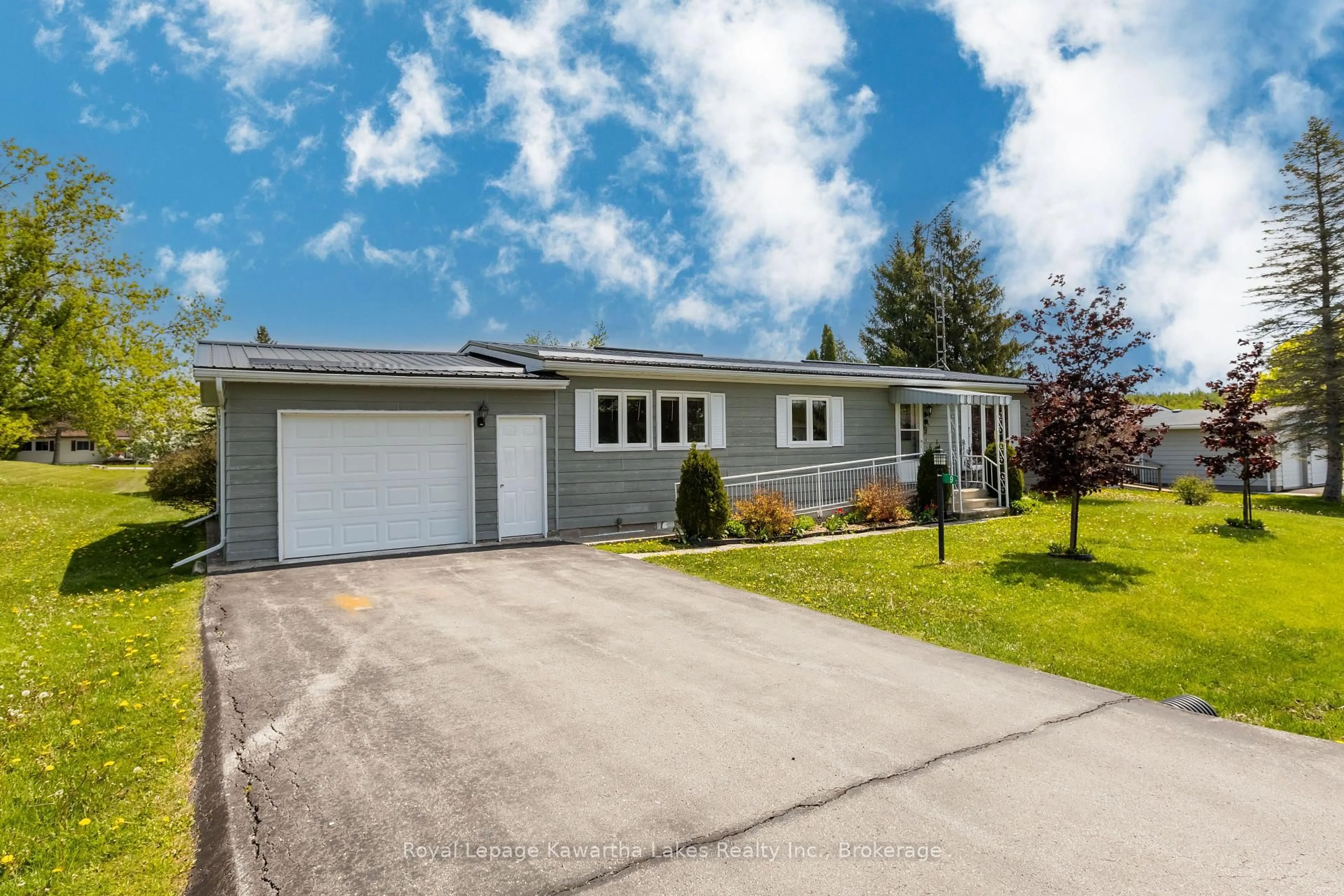Home with vinyl exterior material, street for 9 Vista Dr, Kawartha Lakes Ontario K9V 0H7