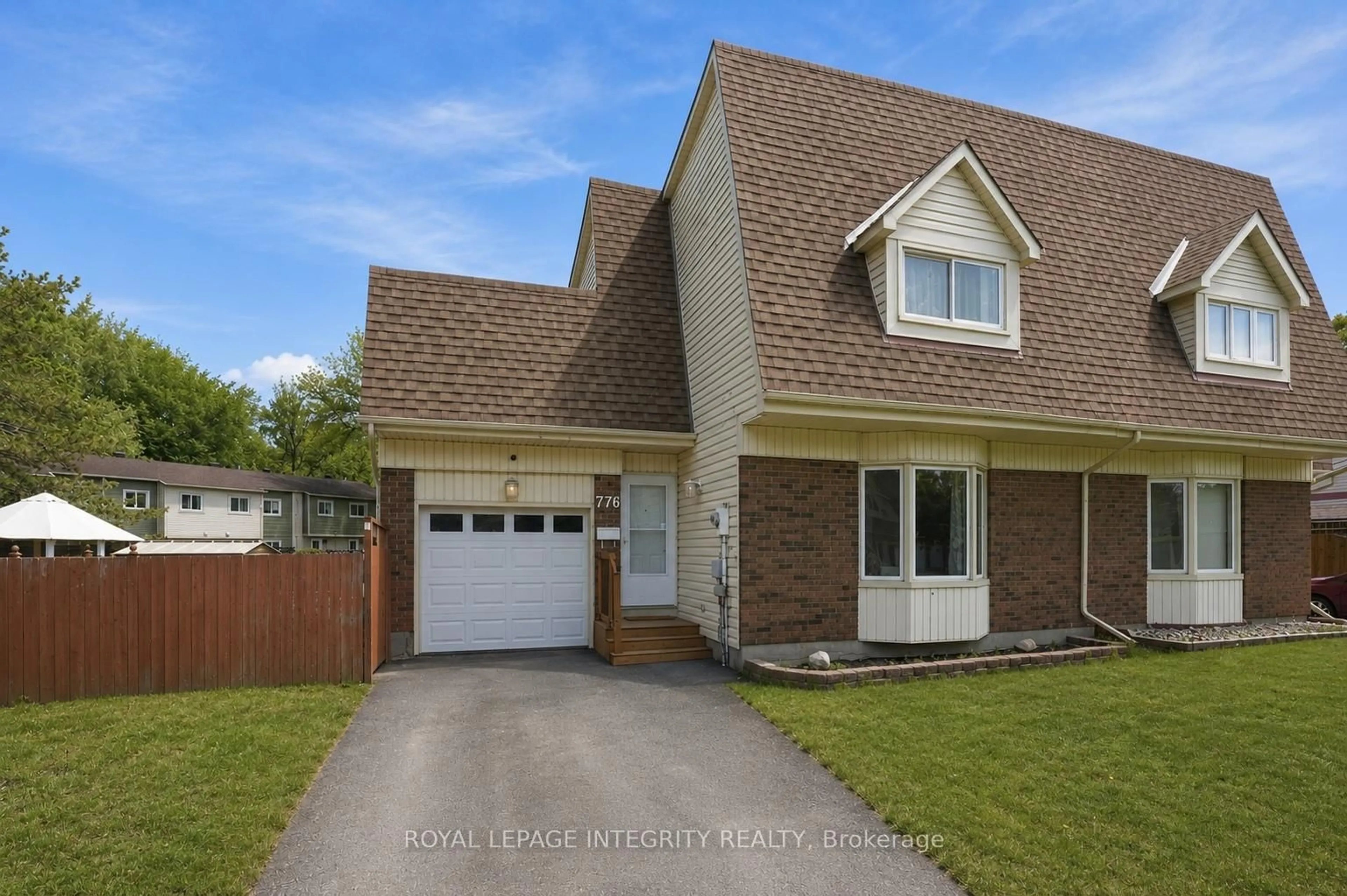 Home with vinyl exterior material, street for 776 Vinette Cres, Ottawa Ontario K1E 1W9
