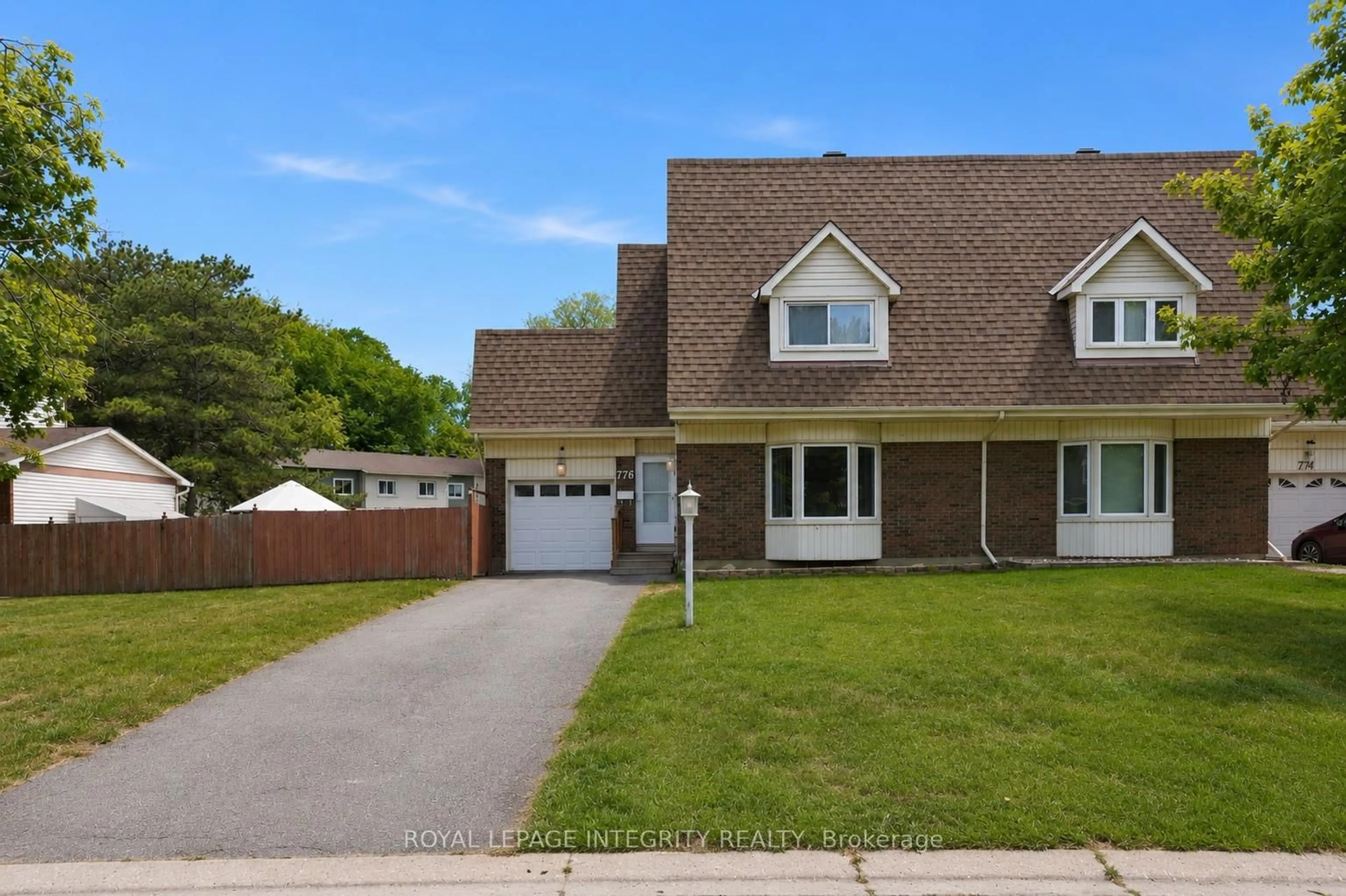 Home with vinyl exterior material, street for 776 Vinette Cres, Ottawa Ontario K1E 1W9